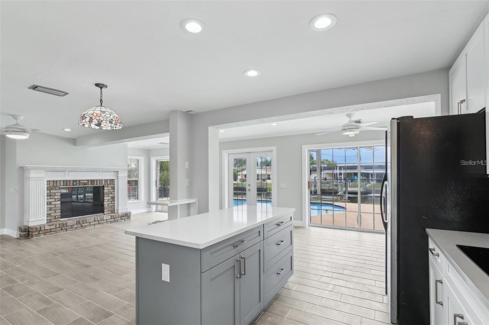 Listing photo id 10 for 8706 Elmwood Lane