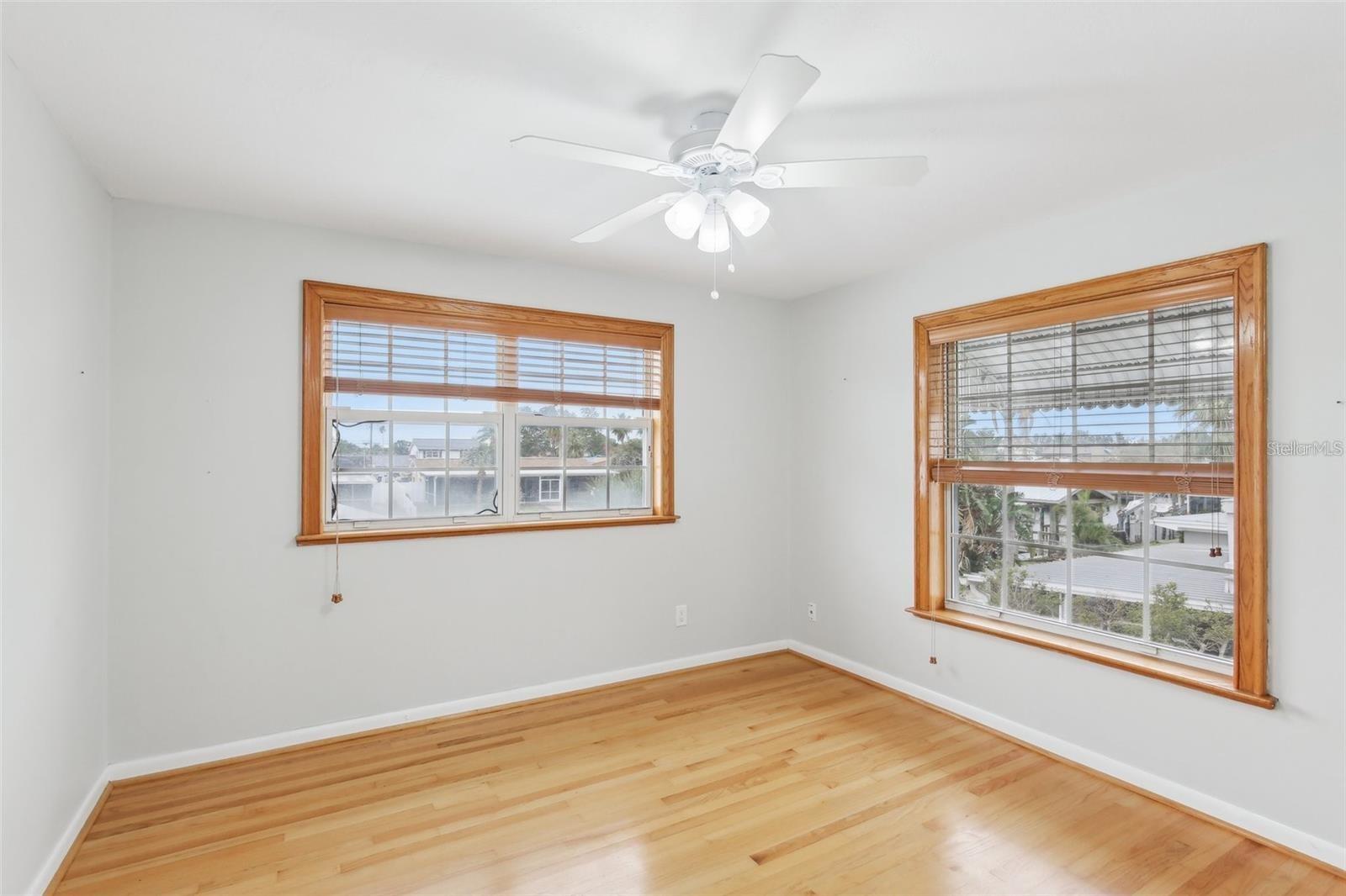 Listing photo id 16 for 8706 Elmwood Lane