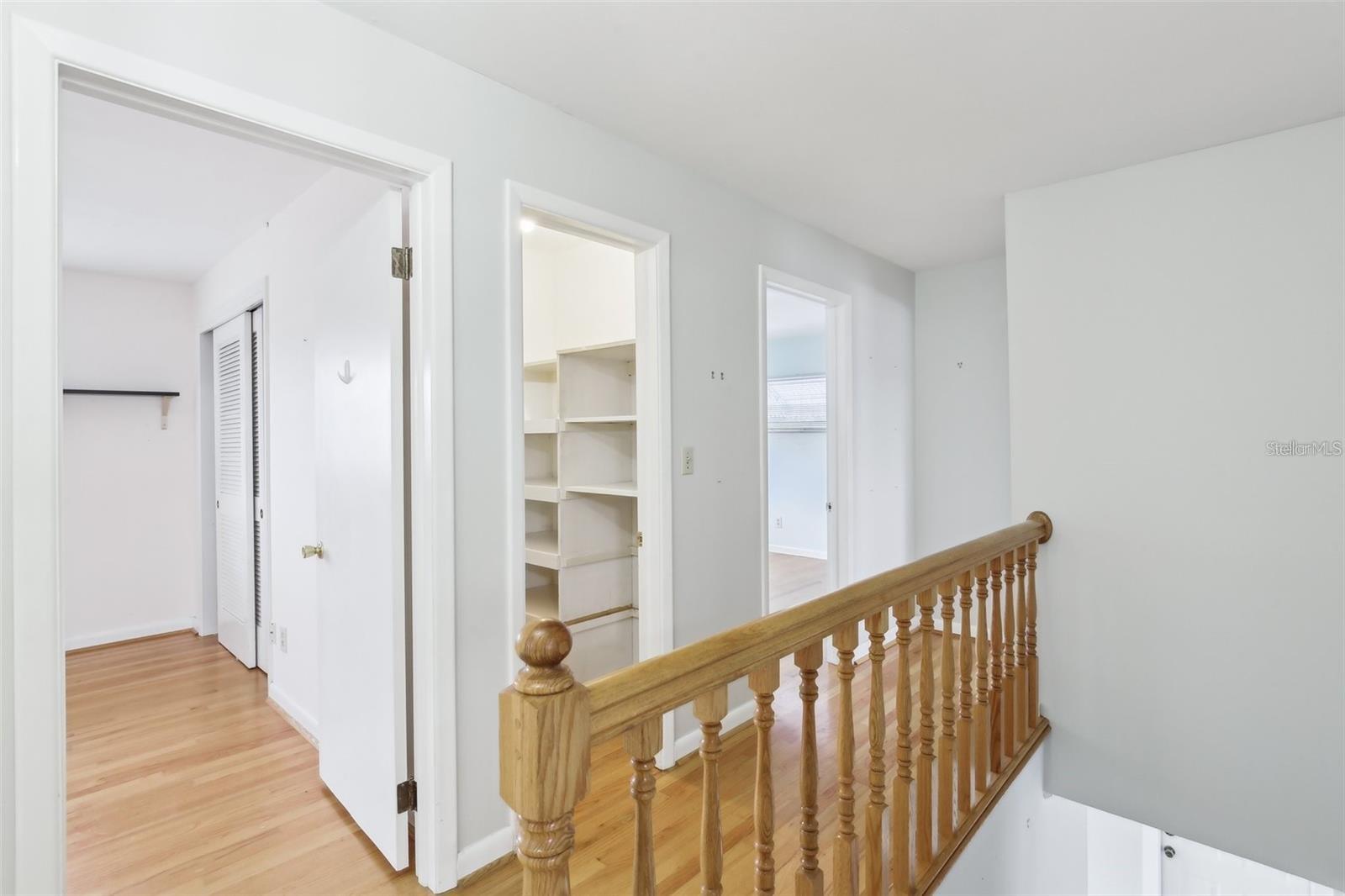Listing photo id 17 for 8706 Elmwood Lane