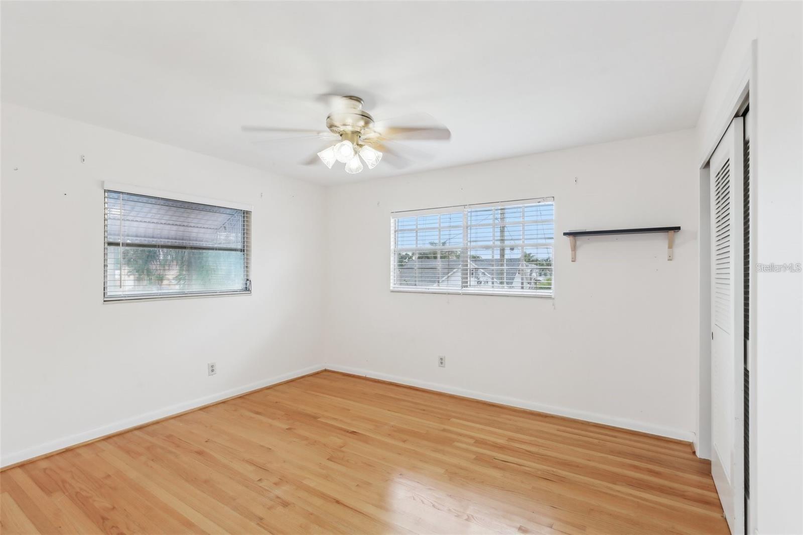 Listing photo id 18 for 8706 Elmwood Lane