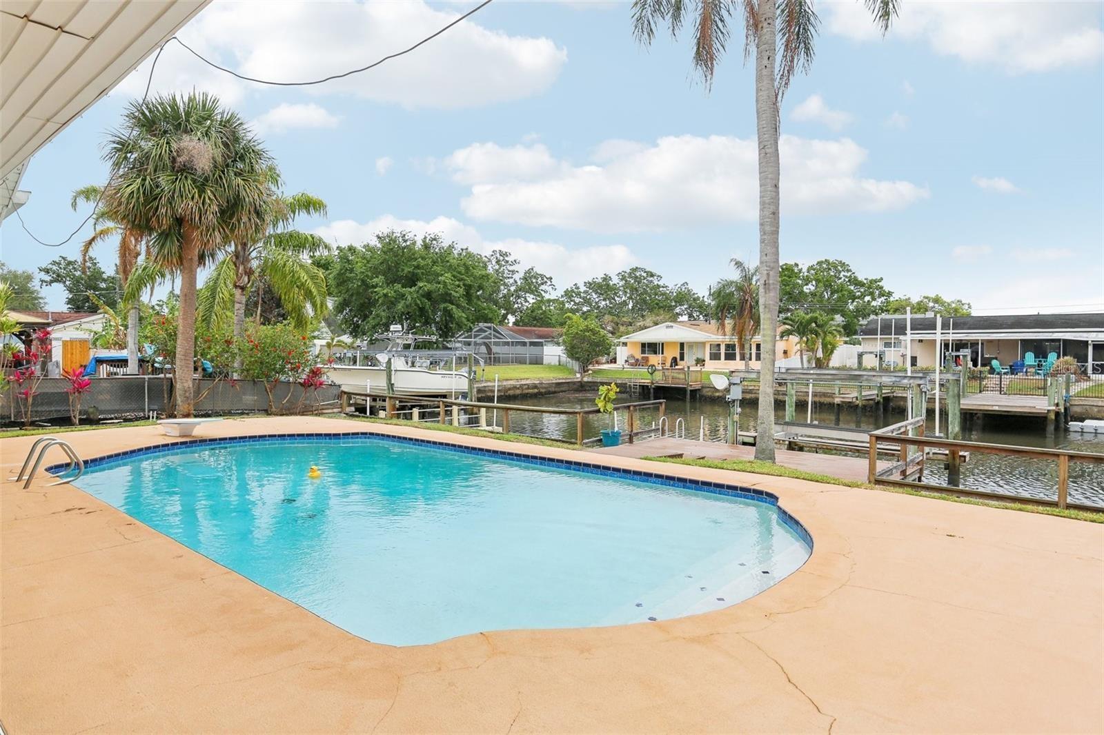 Listing photo id 21 for 8706 Elmwood Lane