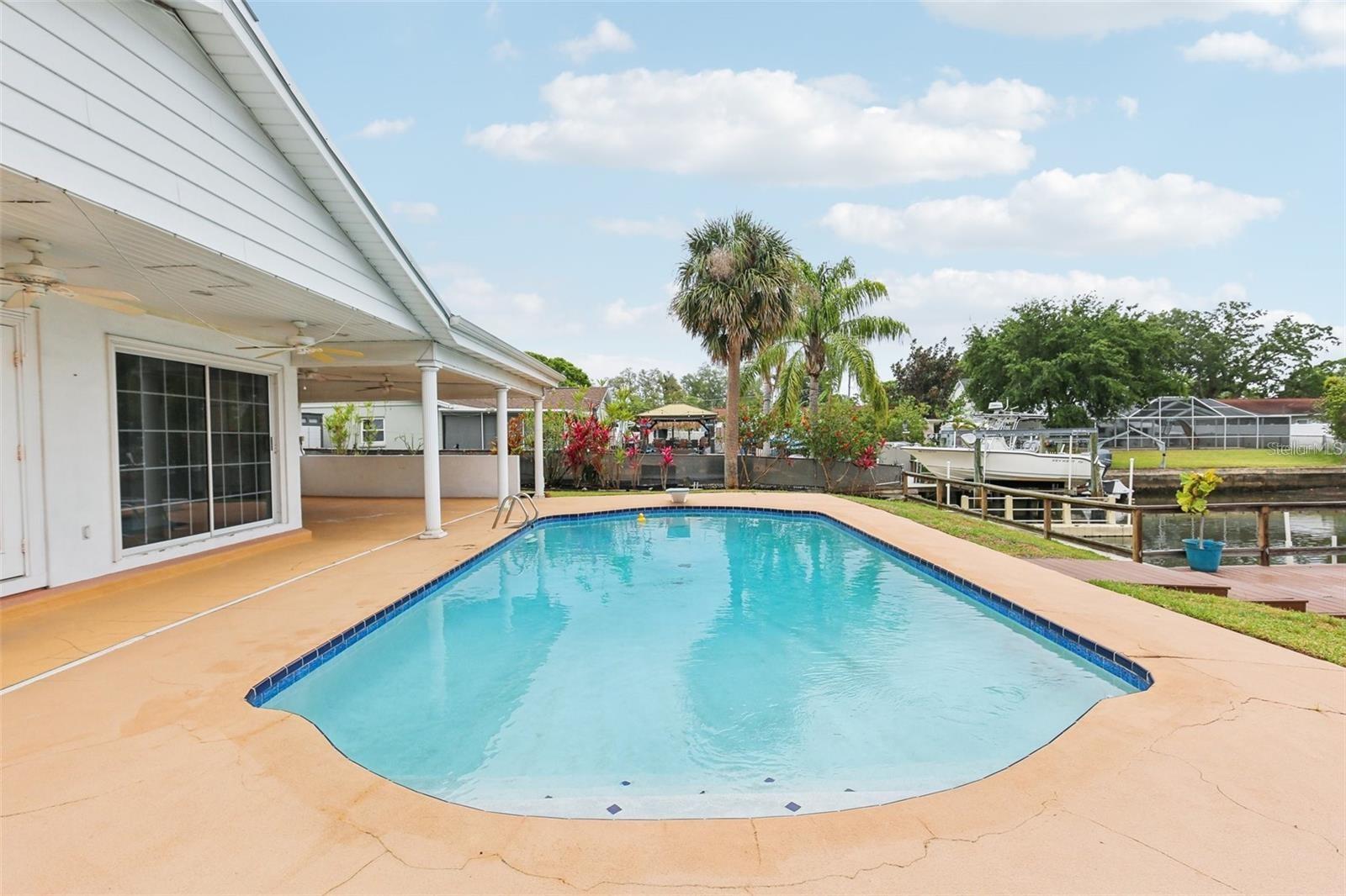 Listing photo id 22 for 8706 Elmwood Lane