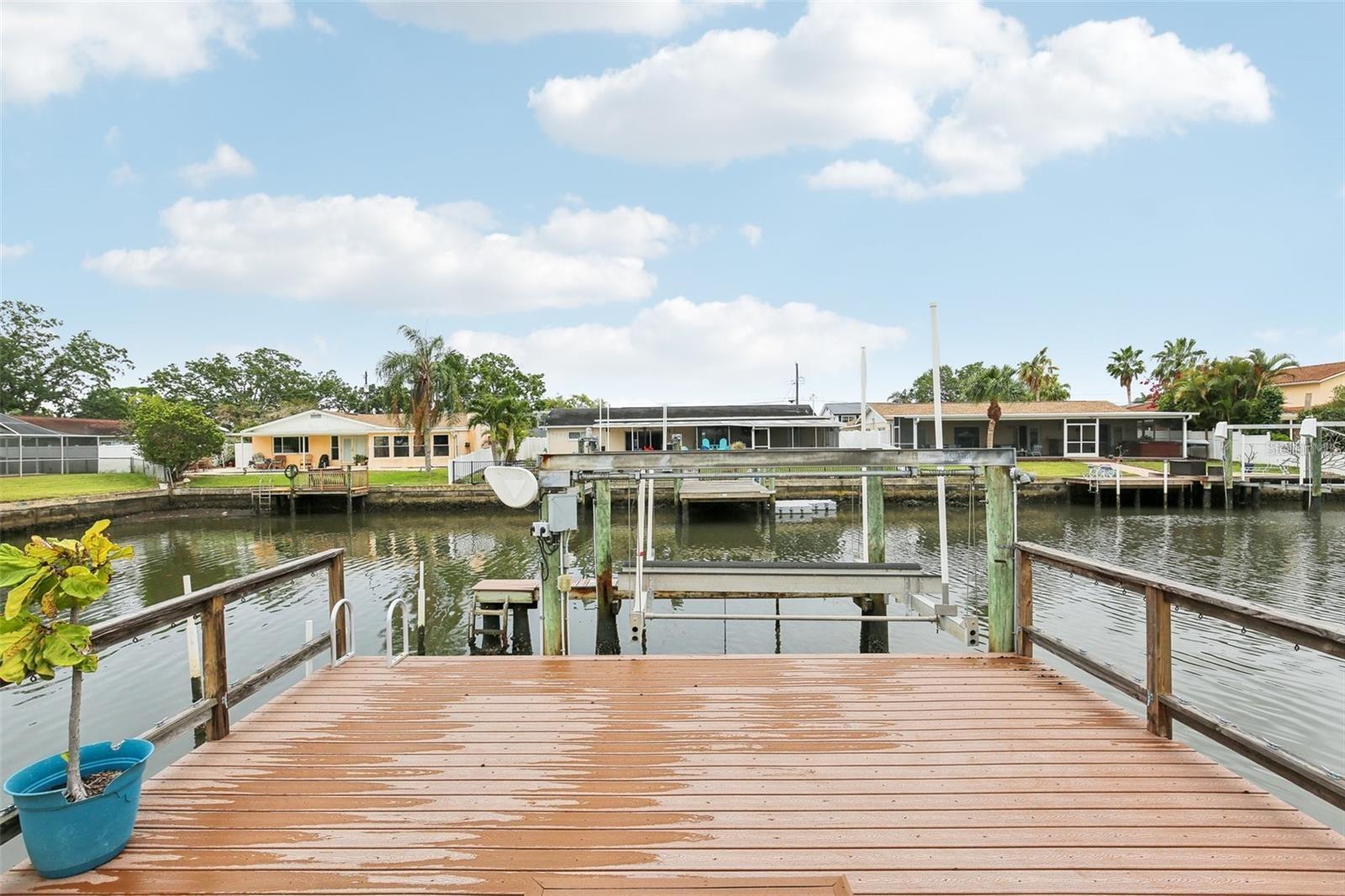 Listing photo id 24 for 8706 Elmwood Lane