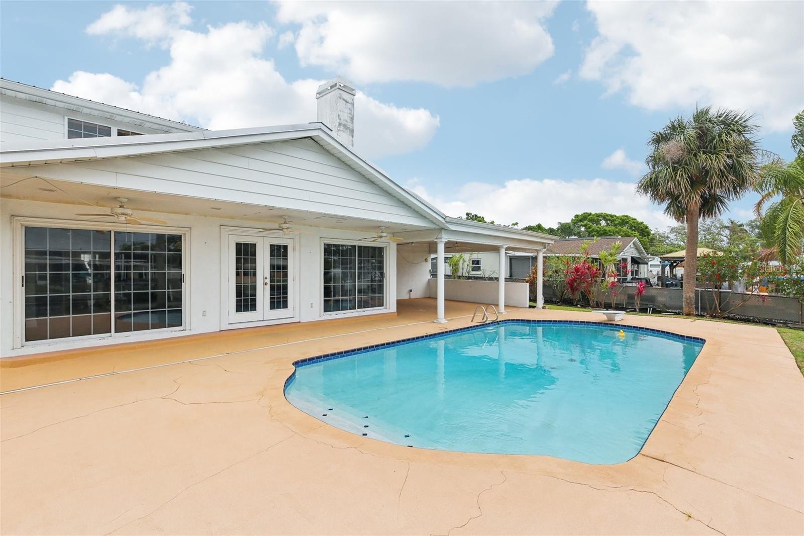 Listing photo id 25 for 8706 Elmwood Lane