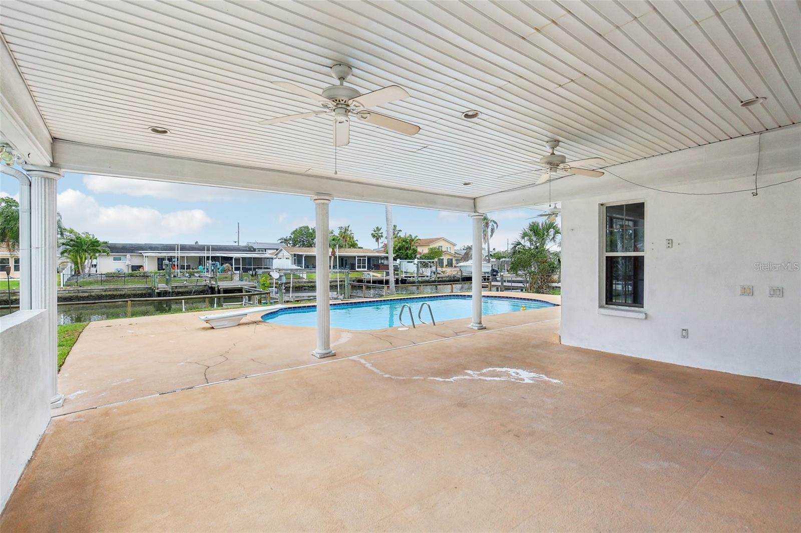 Listing photo id 26 for 8706 Elmwood Lane