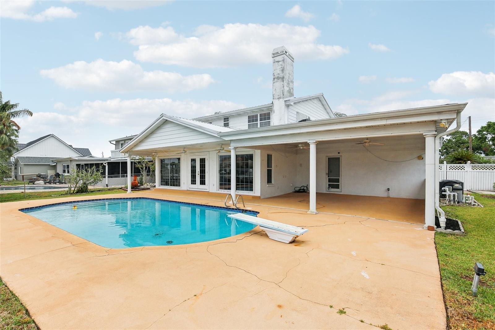 Listing photo id 27 for 8706 Elmwood Lane