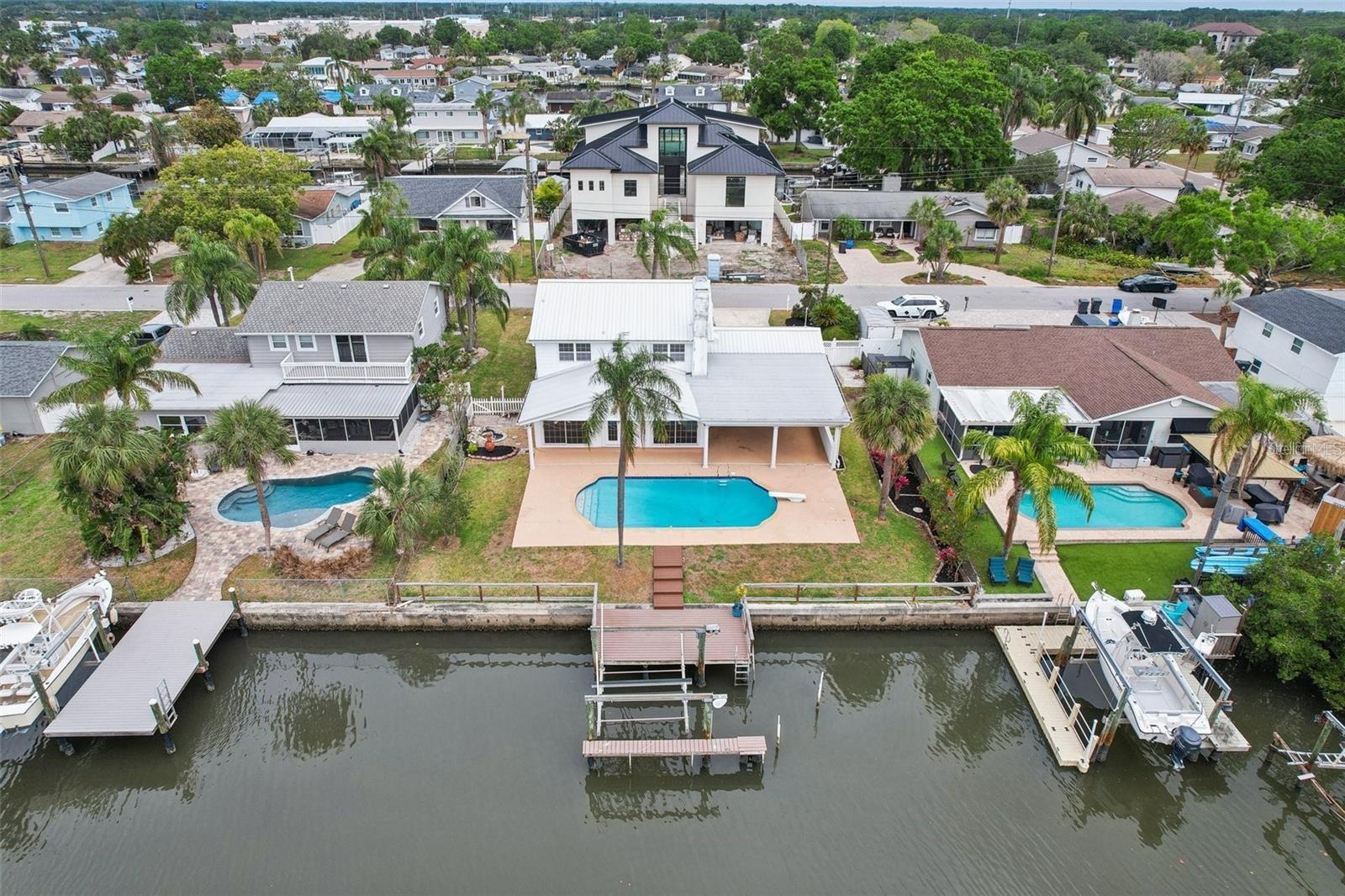 Listing photo id 30 for 8706 Elmwood Lane