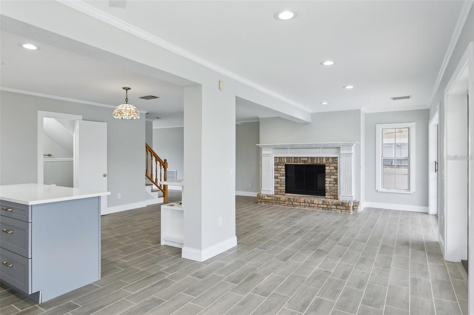 Listing photo id 4 for 8706 Elmwood Lane