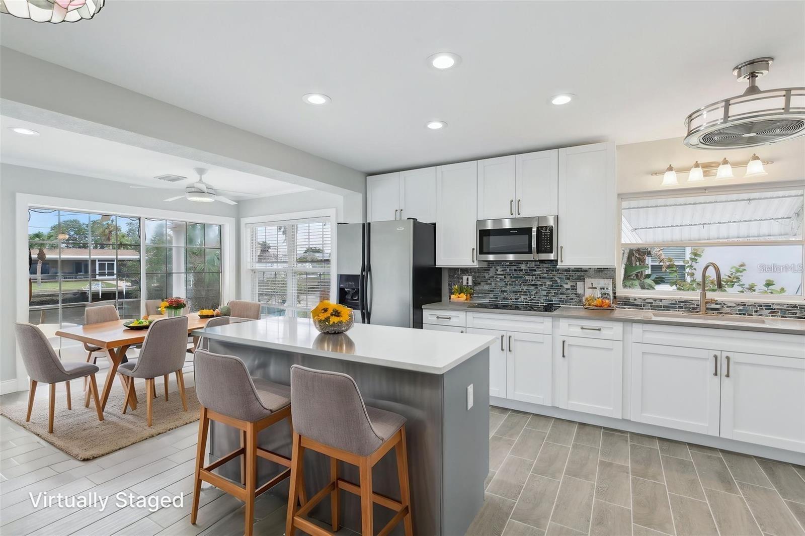 Listing photo id 7 for 8706 Elmwood Lane