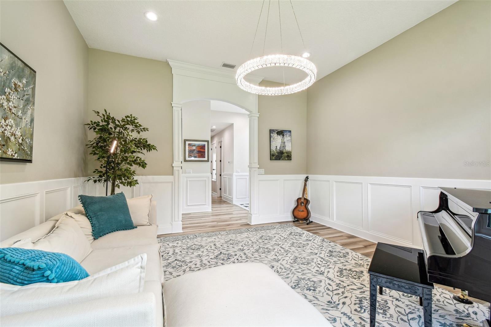 Image 25 of 73 For 13711 Lussier Lane