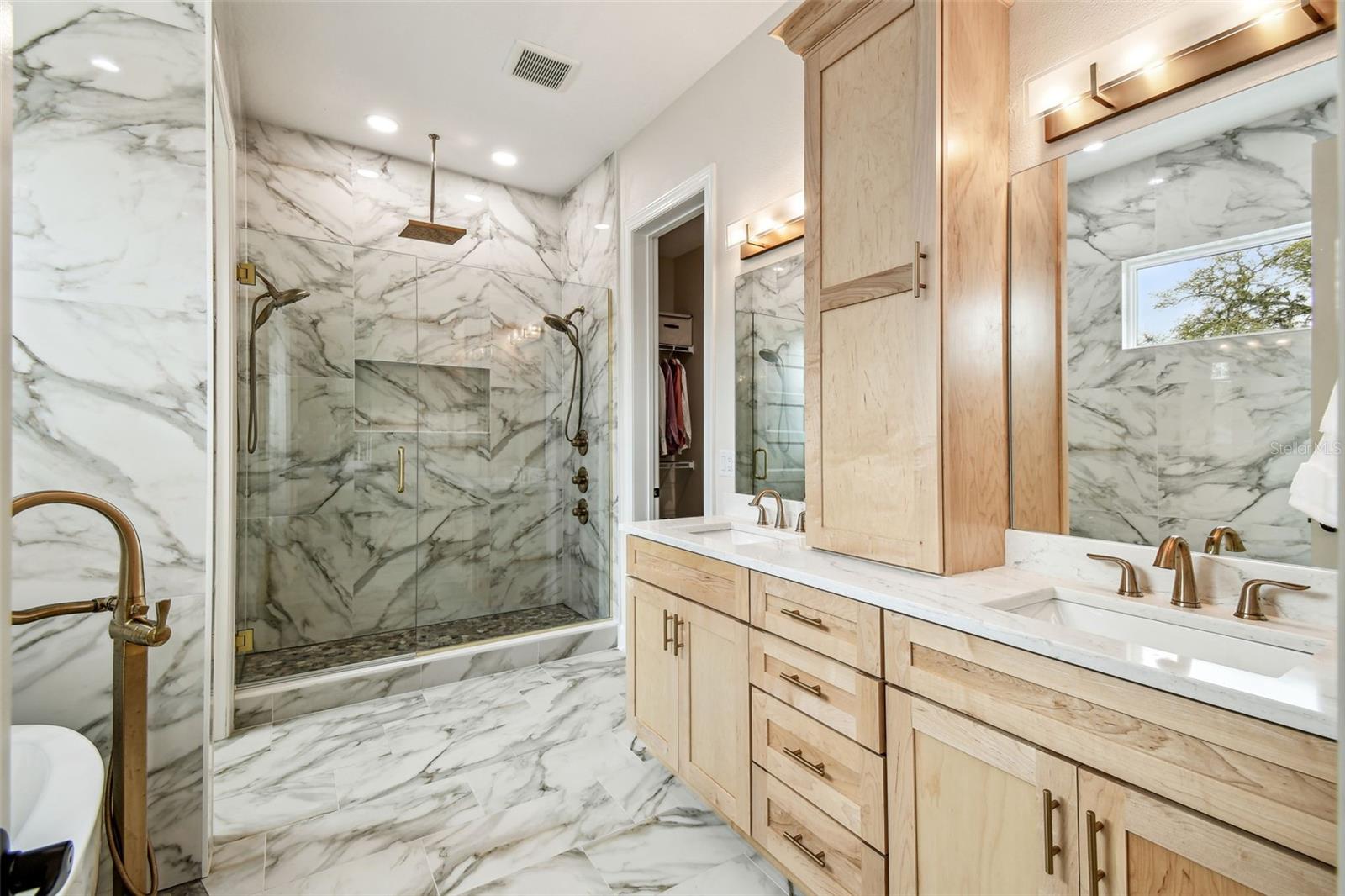 Image 39 of 73 For 13711 Lussier Lane