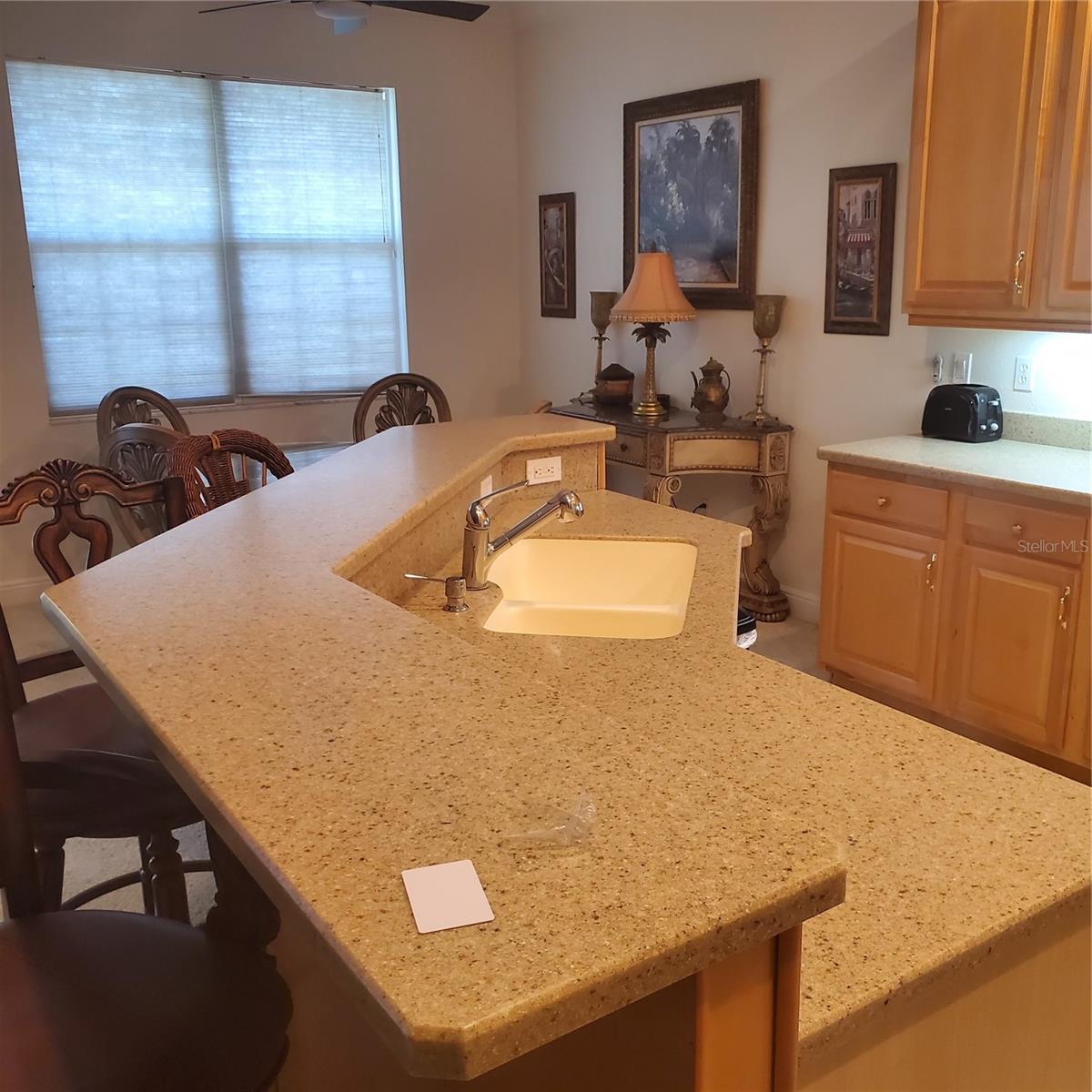 Listing photo id 3 for 6806 Sombras Way