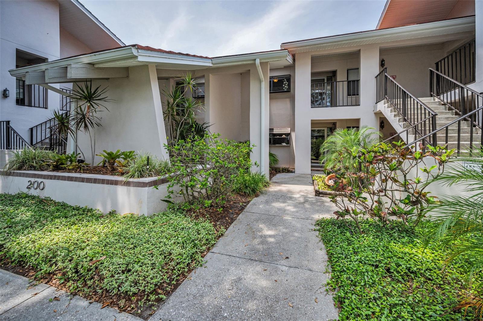 Image 4 of 62 For 300 Florida Avenue 200j