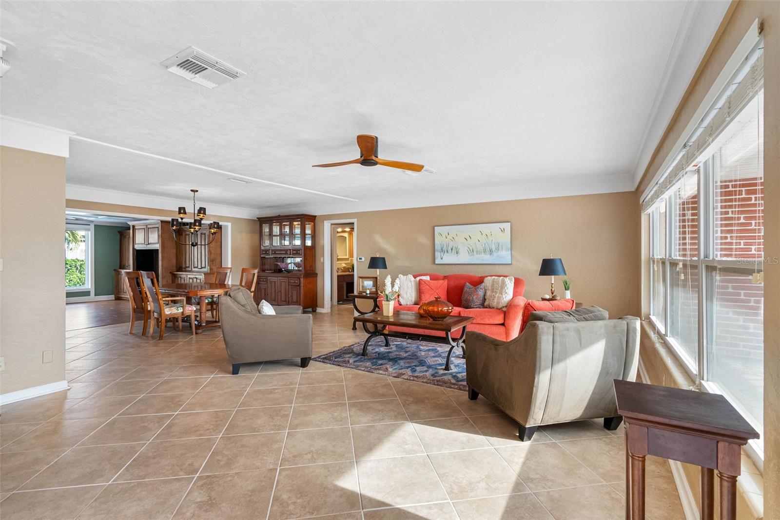 Listing photo id 11 for 5166 39th Street S
