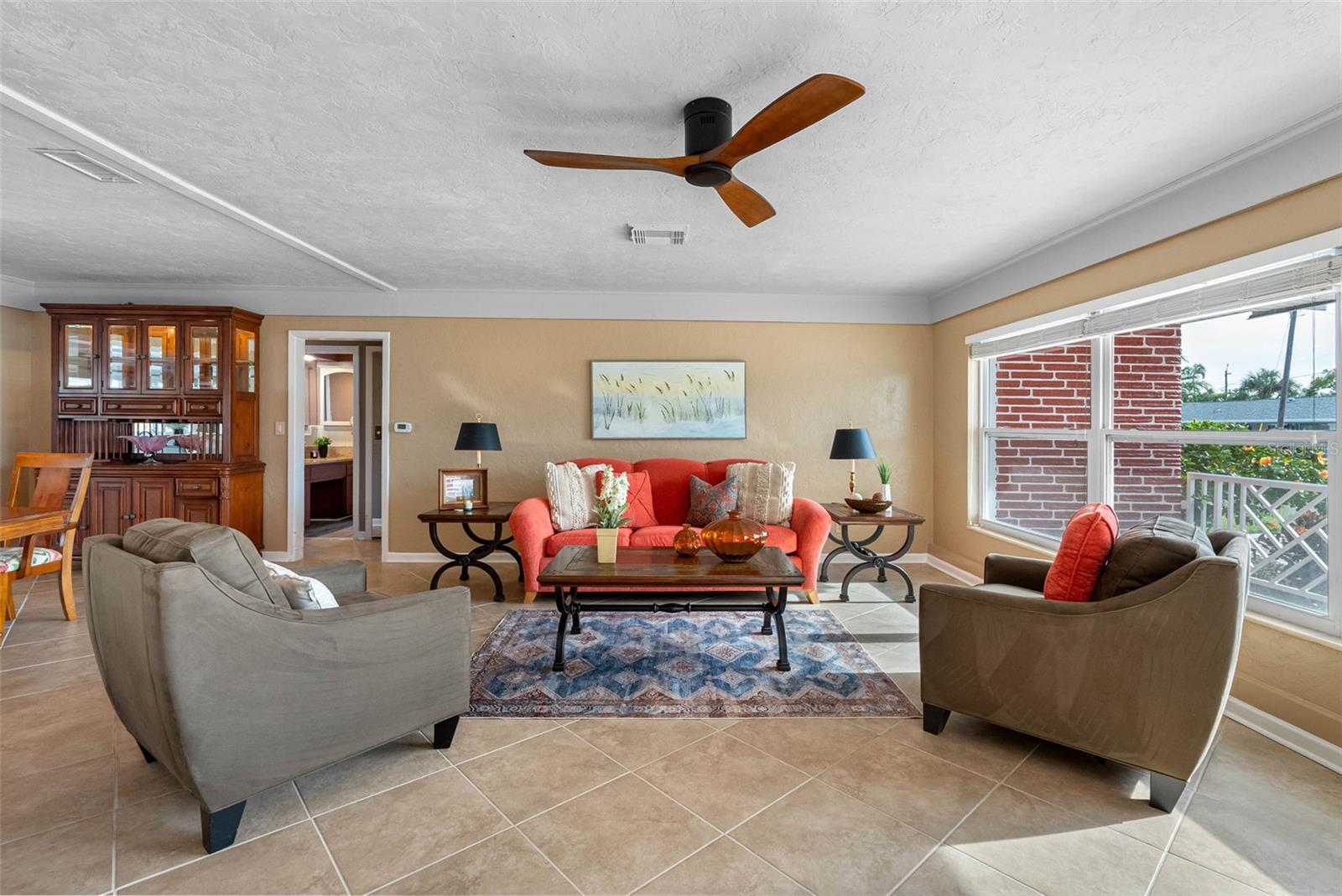 Listing photo id 13 for 5166 39th Street S