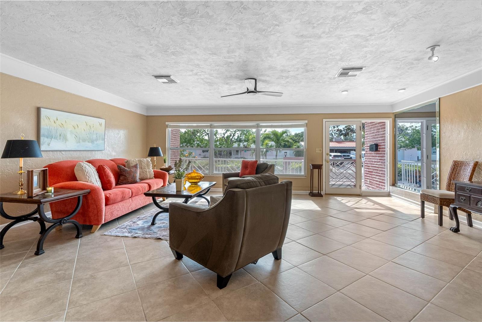 Listing photo id 14 for 5166 39th Street S