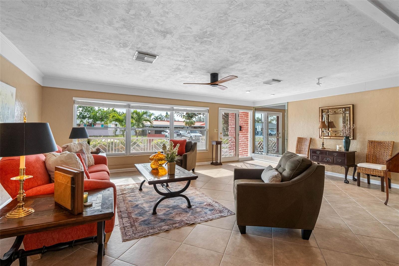Listing photo id 15 for 5166 39th Street S