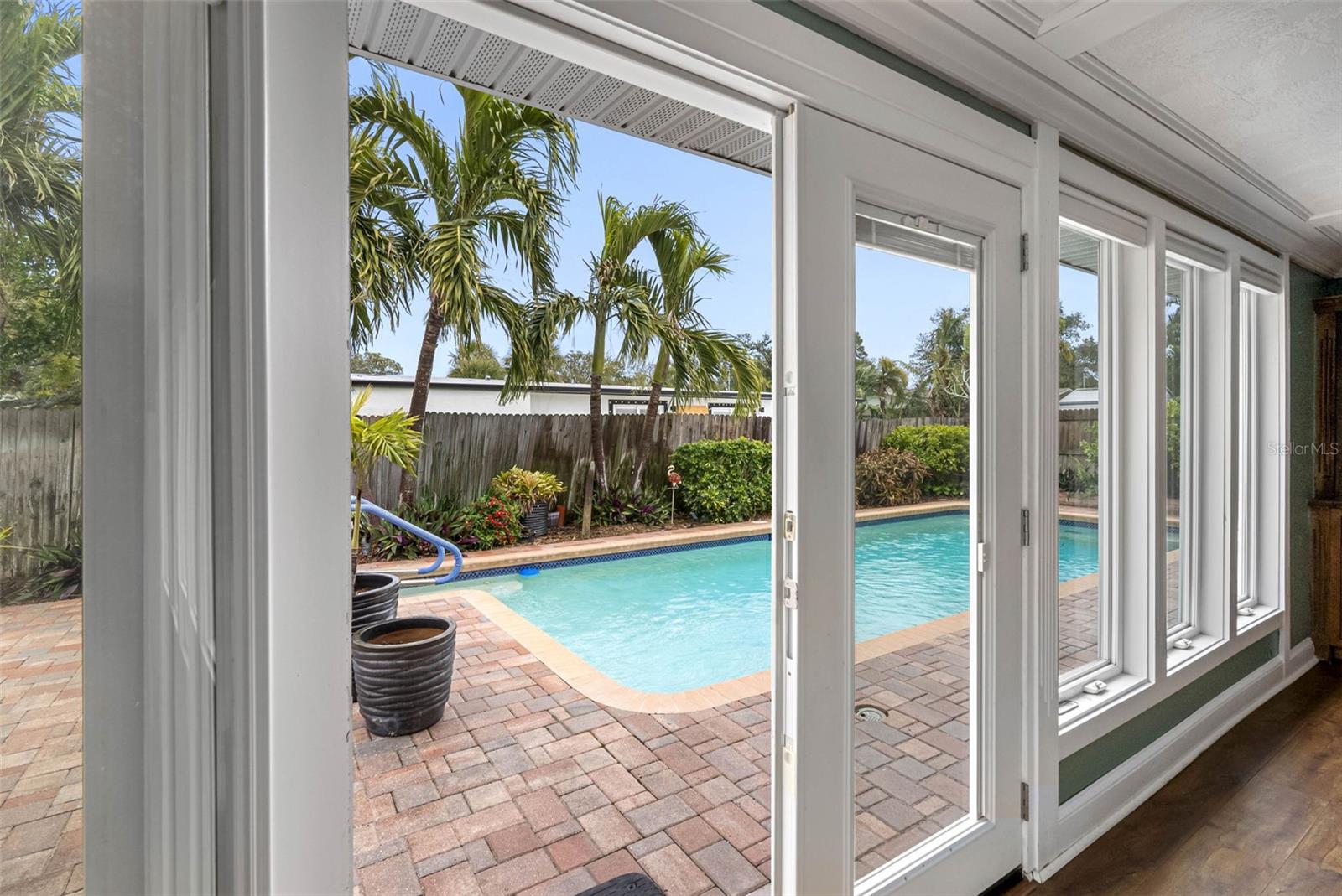Listing photo id 0 for 5166 39th Street S