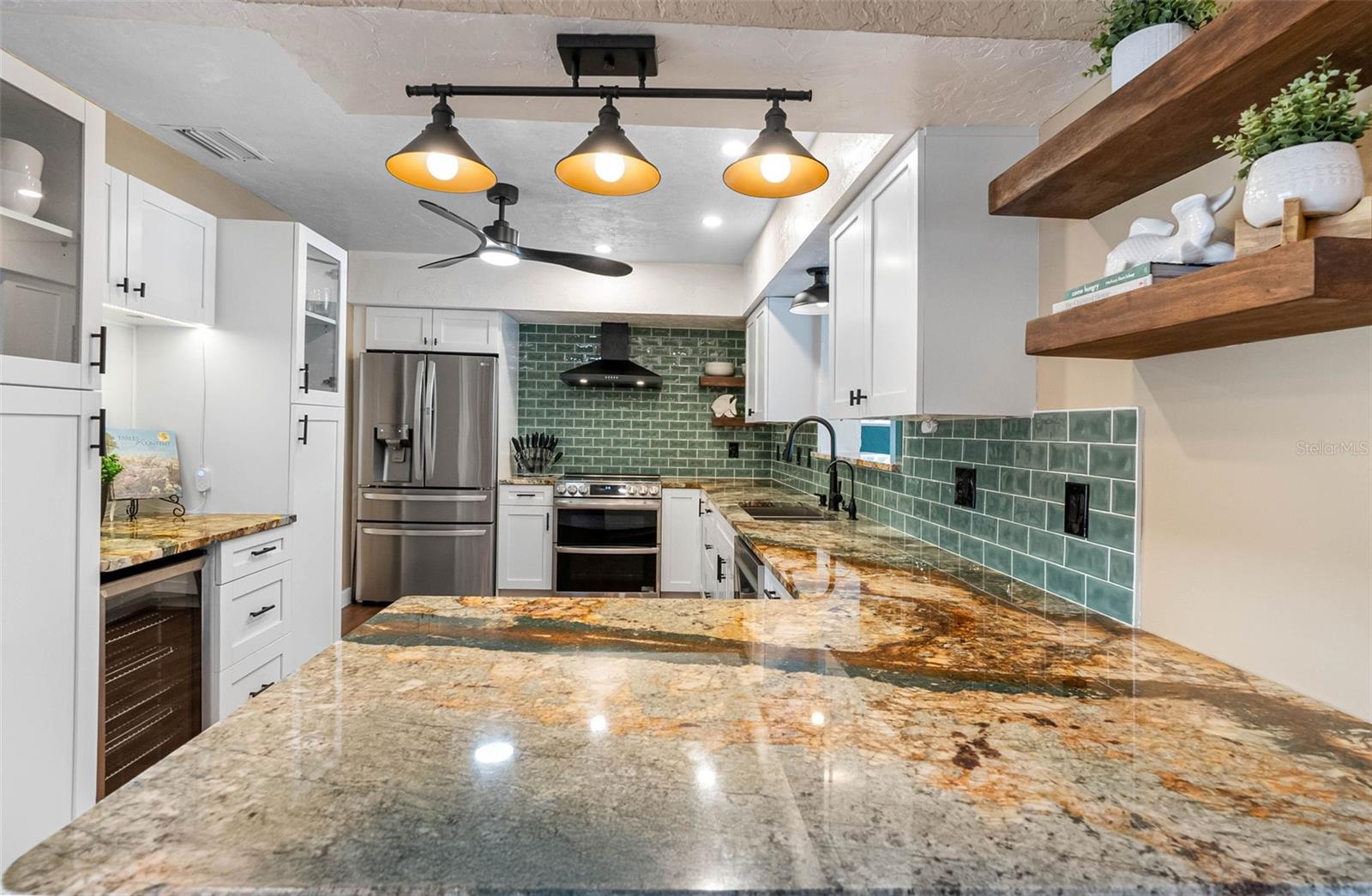 Listing photo id 19 for 5166 39th Street S