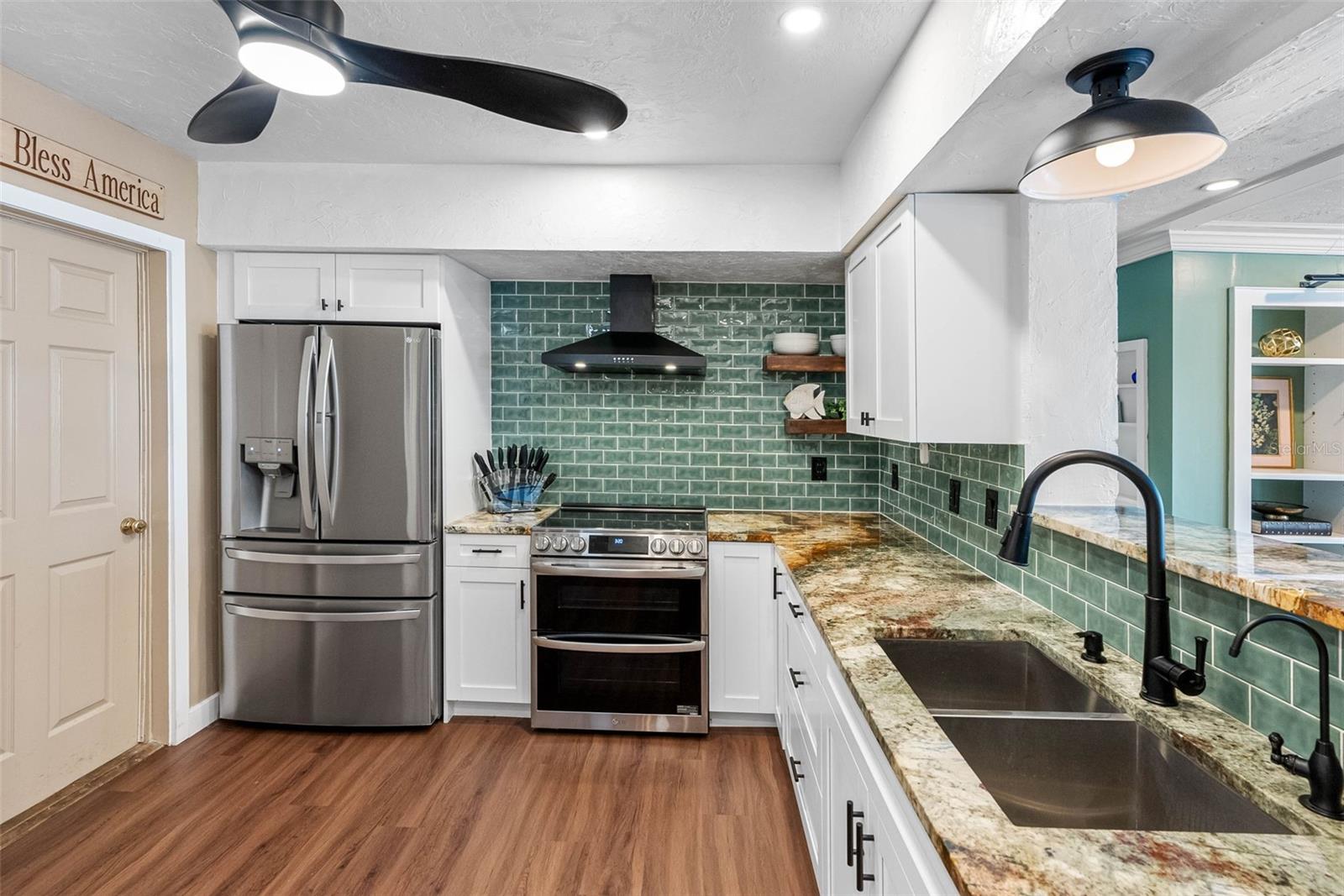 Listing photo id 21 for 5166 39th Street S