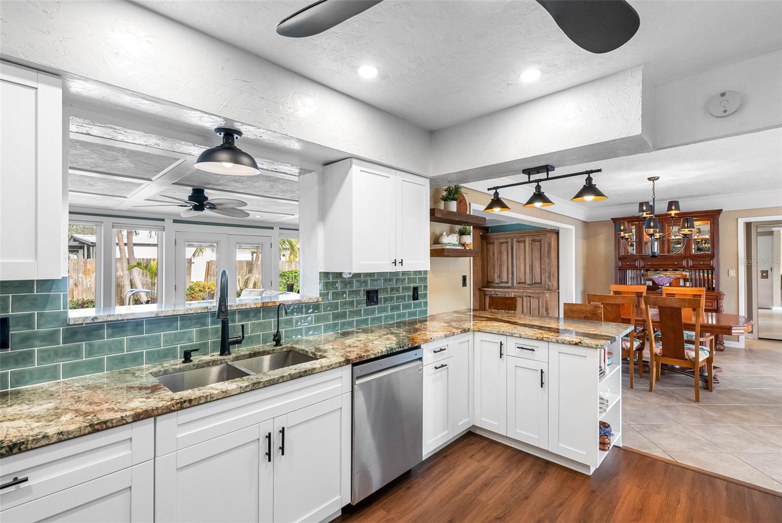 Listing photo id 23 for 5166 39th Street S