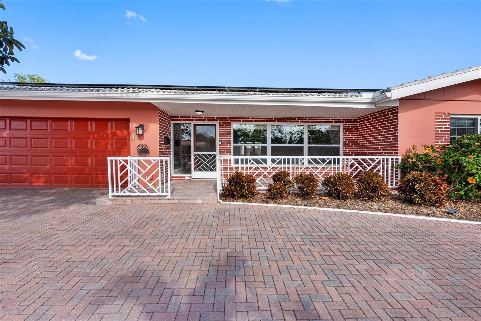 Listing photo id 1 for 5166 39th Street S