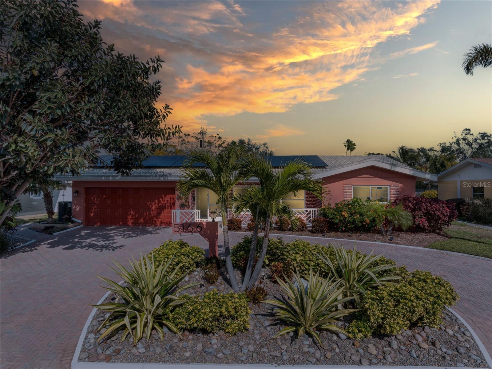 Listing photo id 42 for 5166 39th Street S