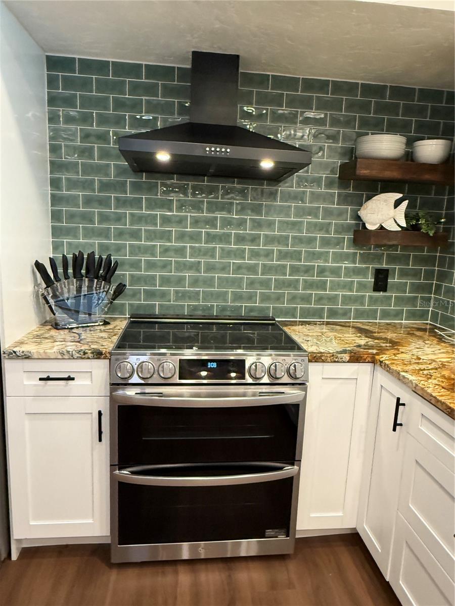 Listing photo id 51 for 5166 39th Street S