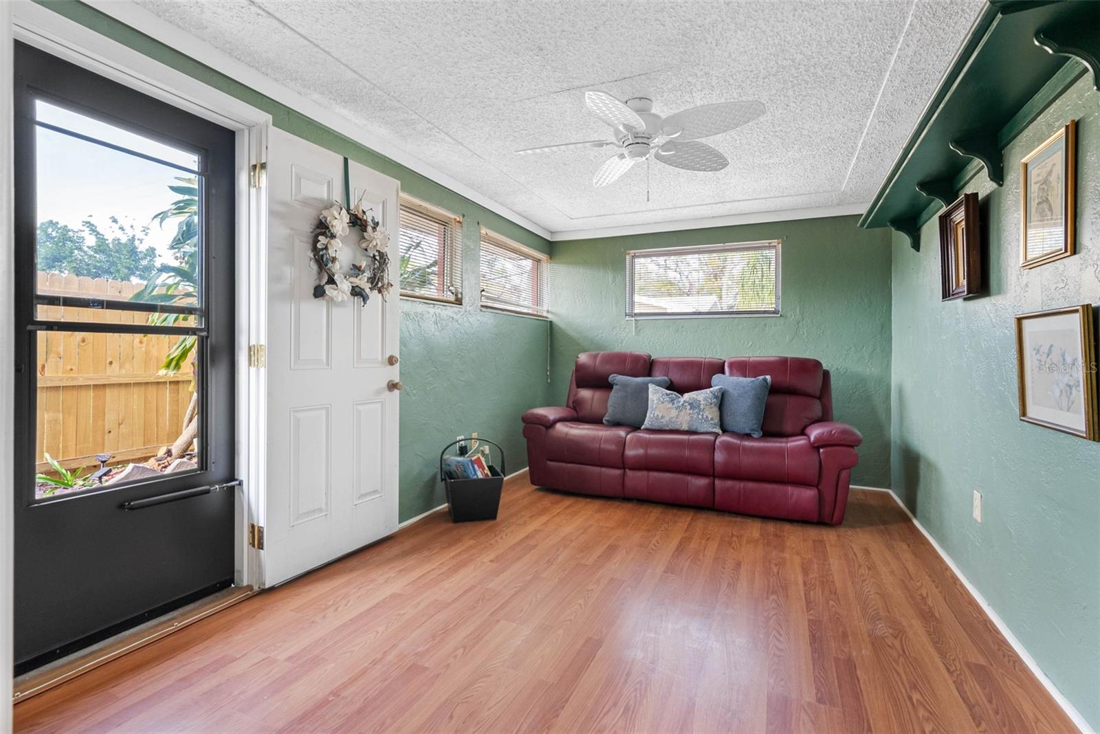 Listing photo id 60 for 5166 39th Street S