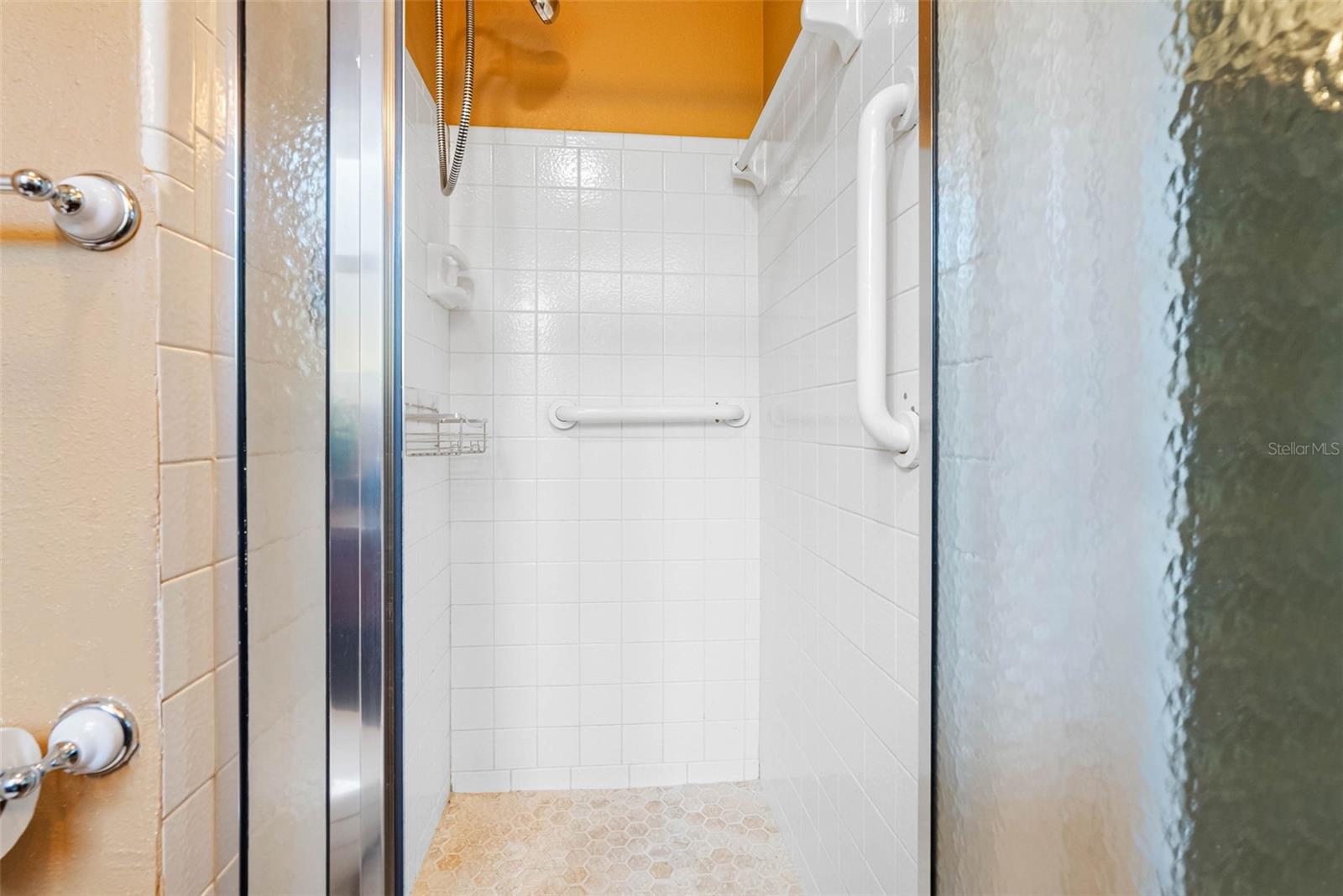 Listing photo id 65 for 5166 39th Street S