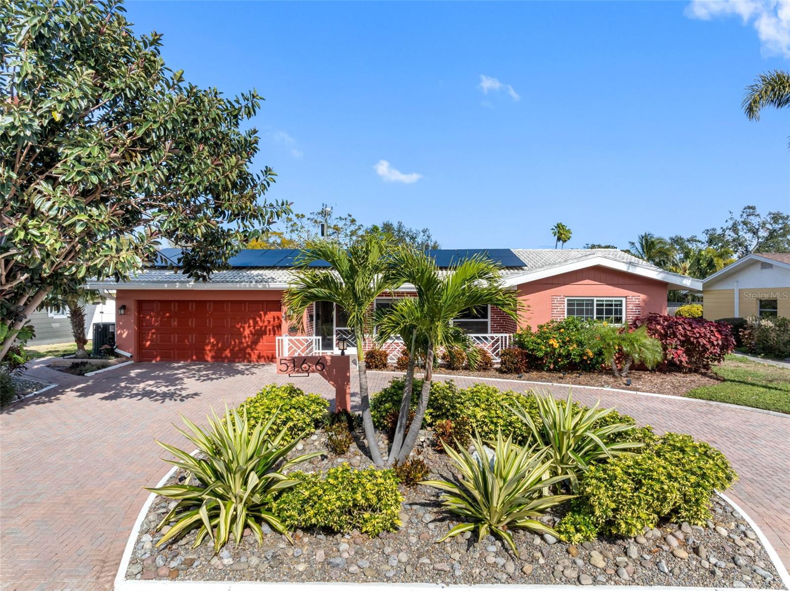 Listing photo id 66 for 5166 39th Street S