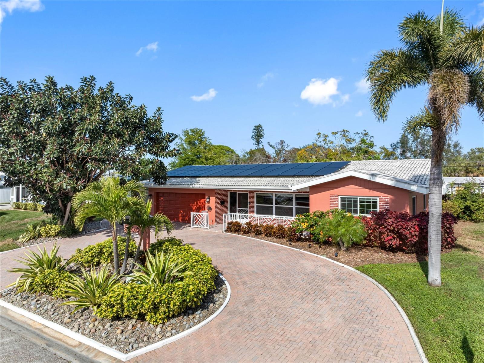 Listing photo id 67 for 5166 39th Street S
