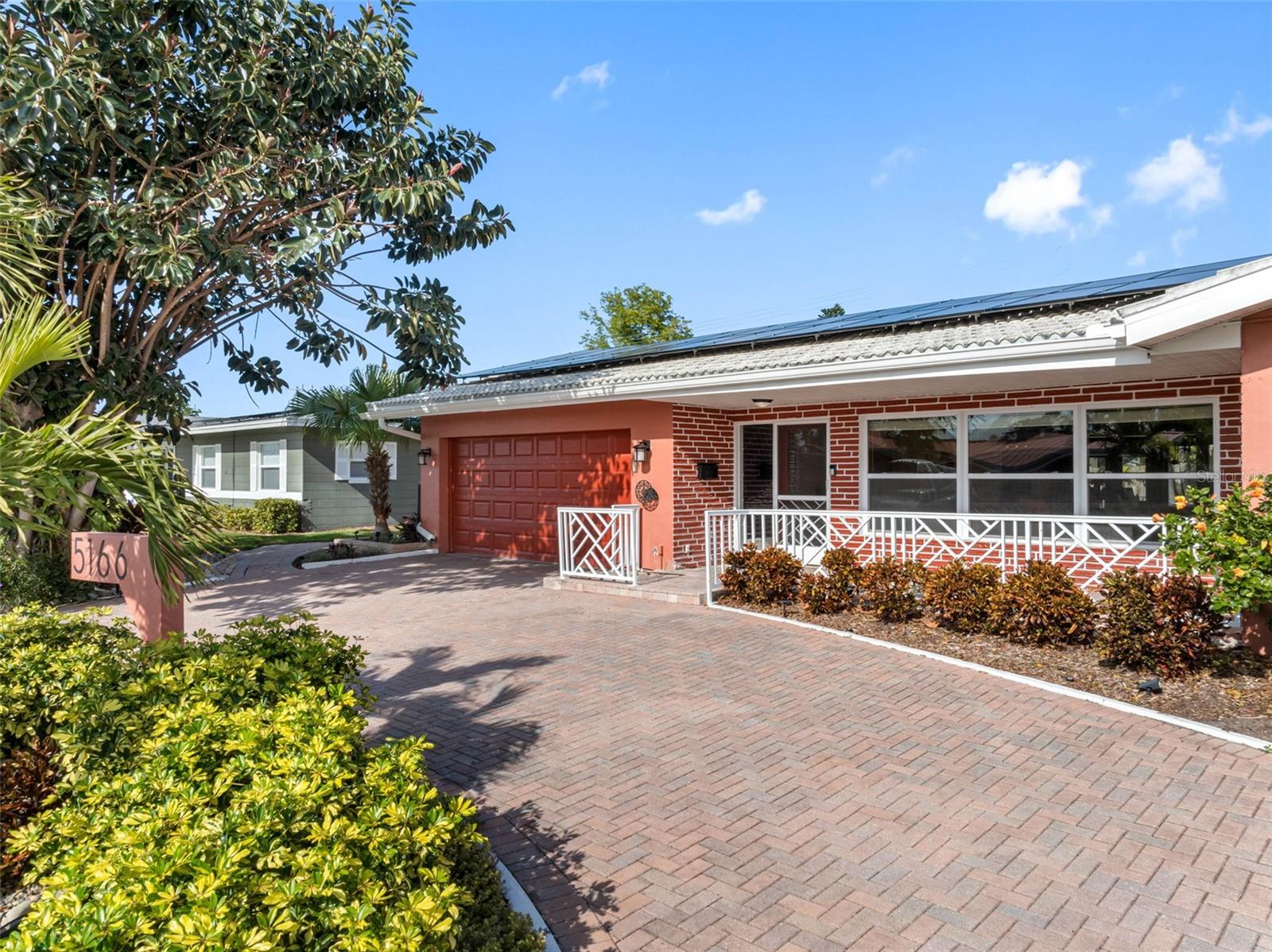Listing photo id 68 for 5166 39th Street S