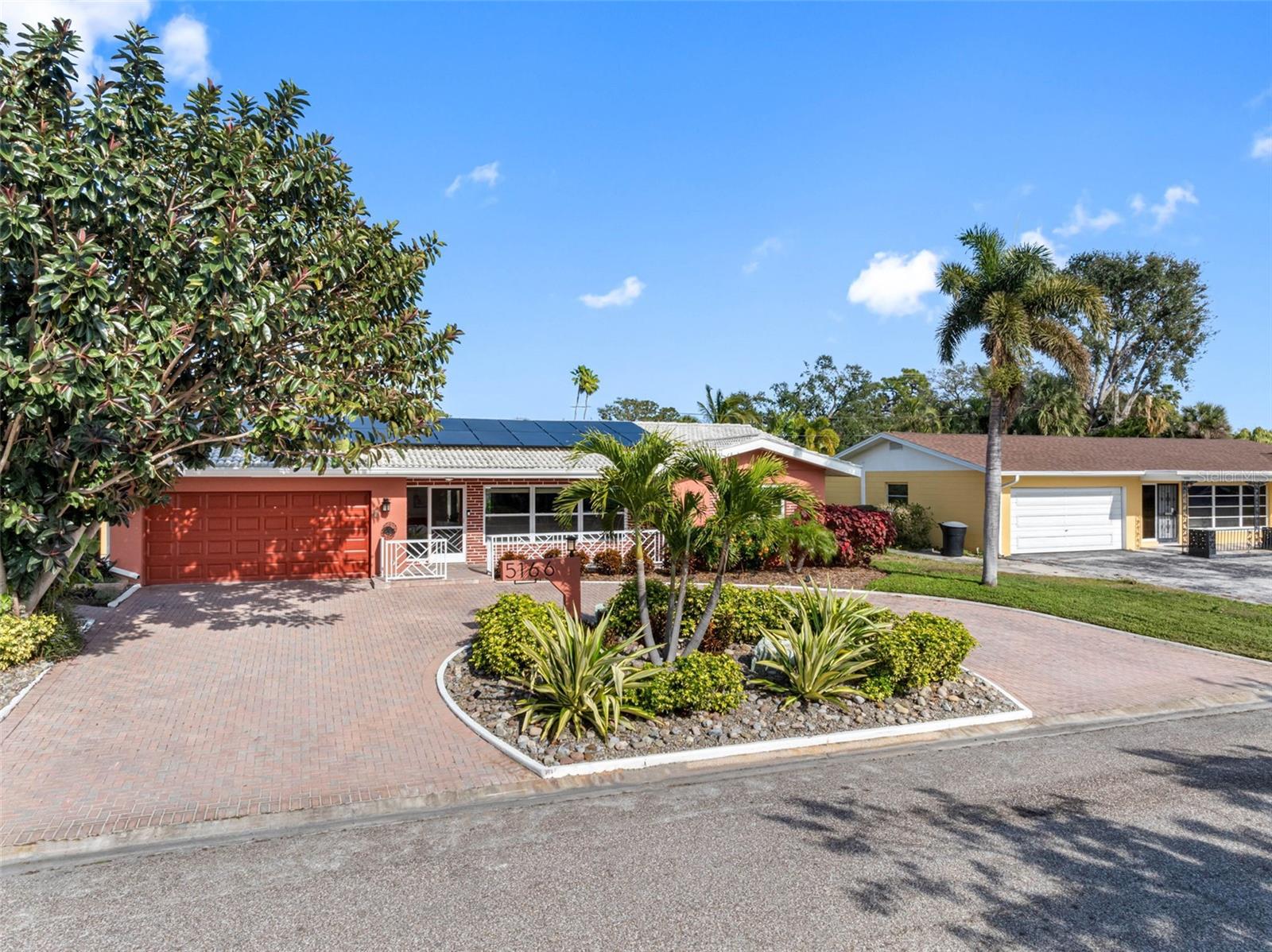 Listing photo id 69 for 5166 39th Street S