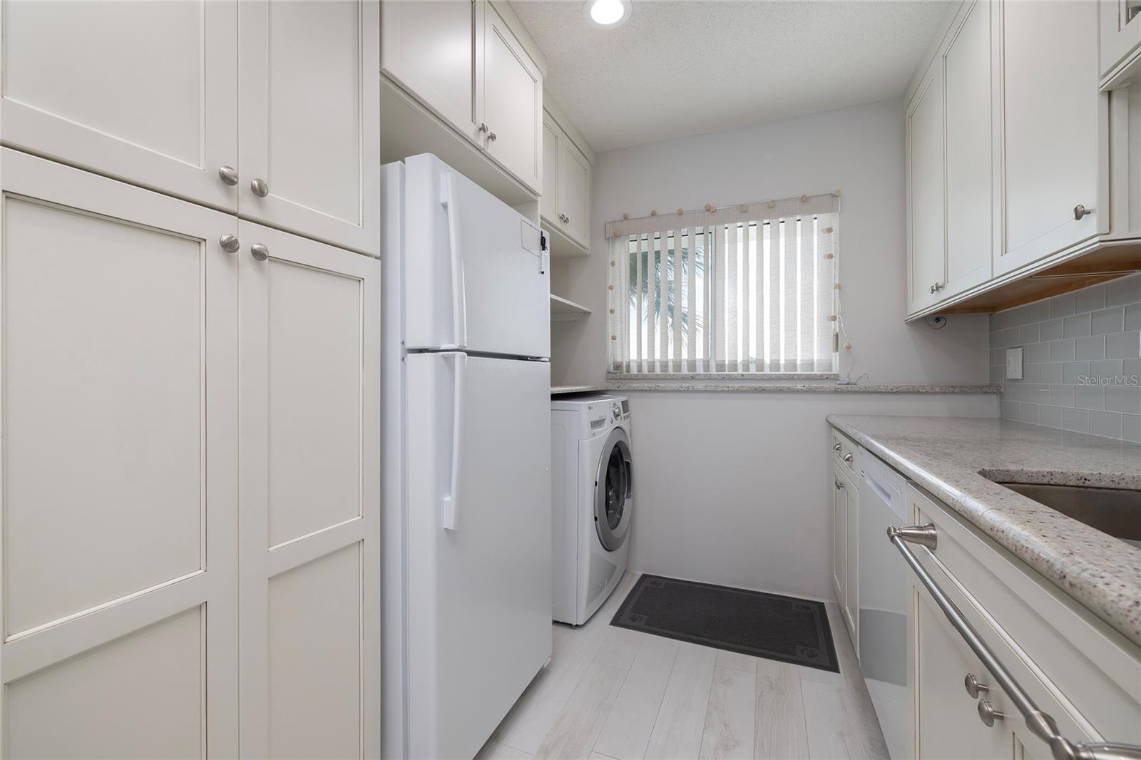 Image 6 of 20 For 770 Island Way N304
