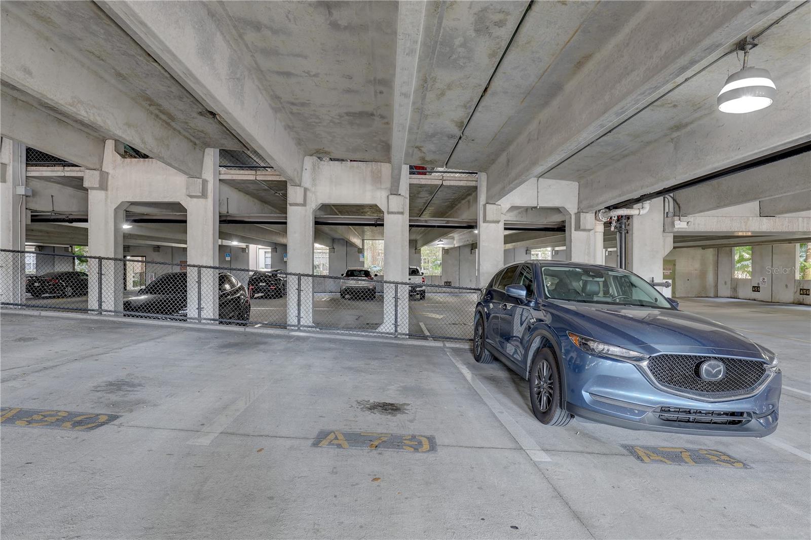 Image 31 of 41 For 2402 Azeele Street W 412