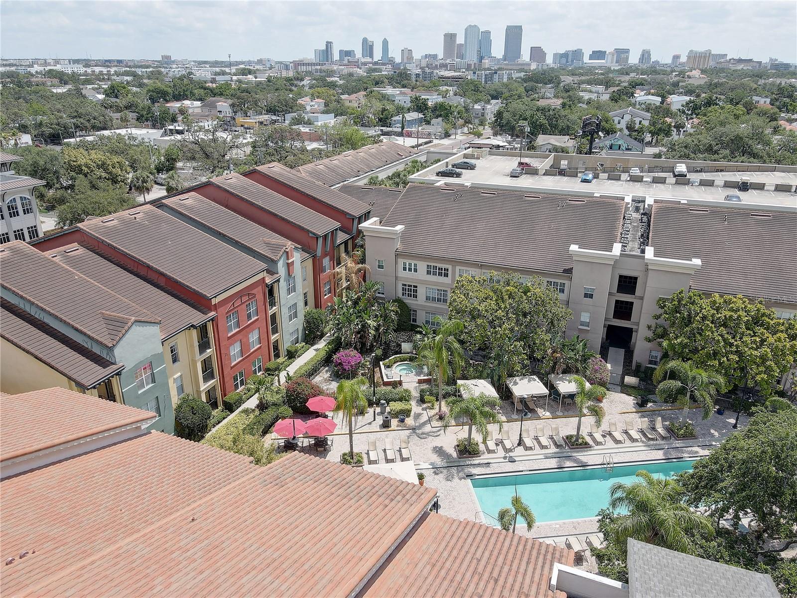 Image 34 of 41 For 2402 Azeele Street W 412