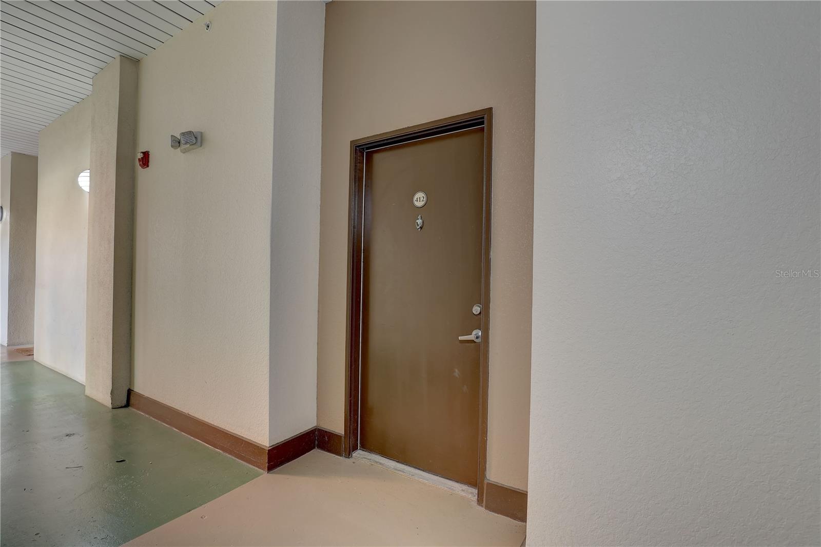 Image 38 of 41 For 2402 Azeele Street W 412
