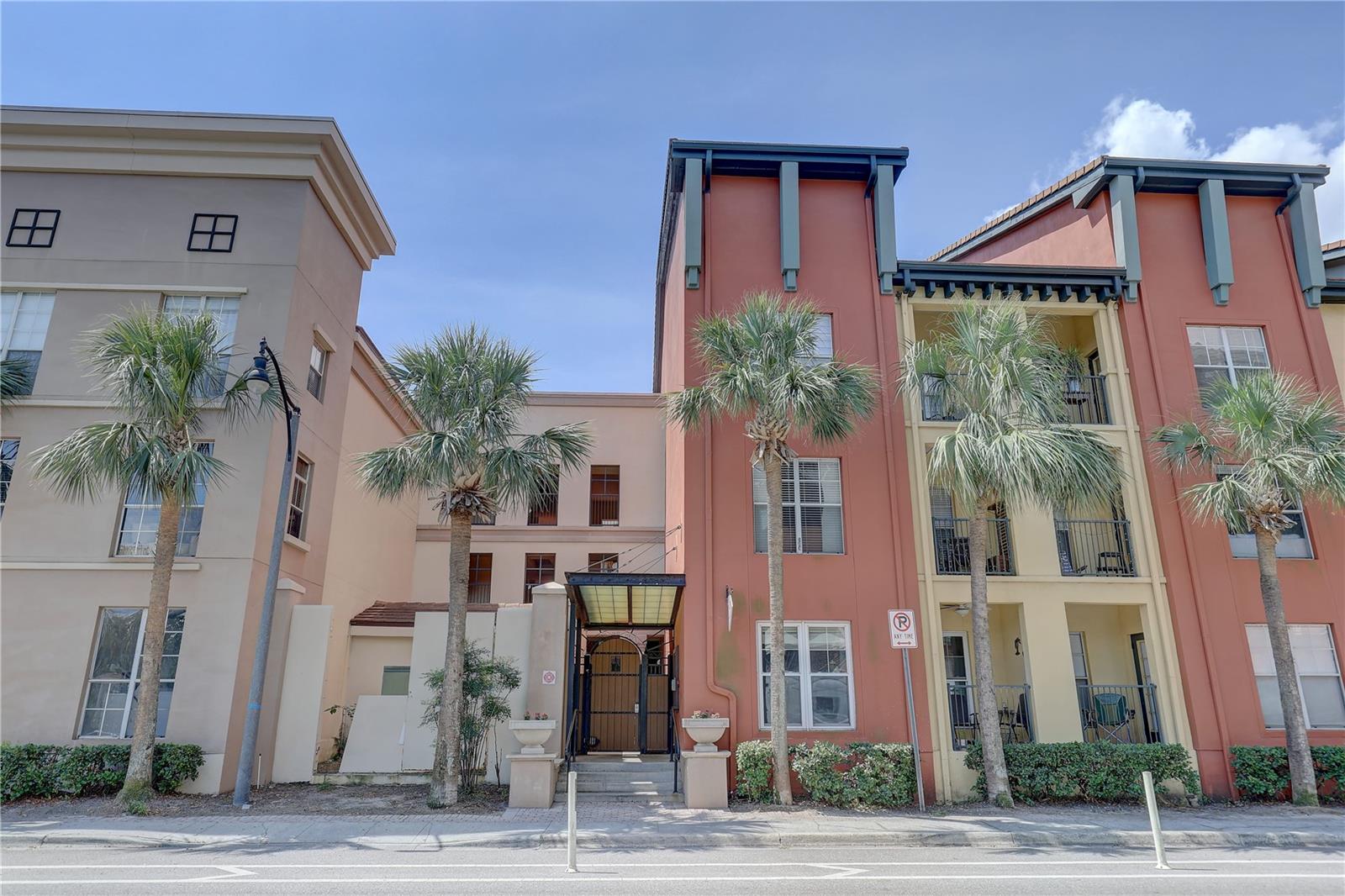 Image 39 of 41 For 2402 Azeele Street W 412