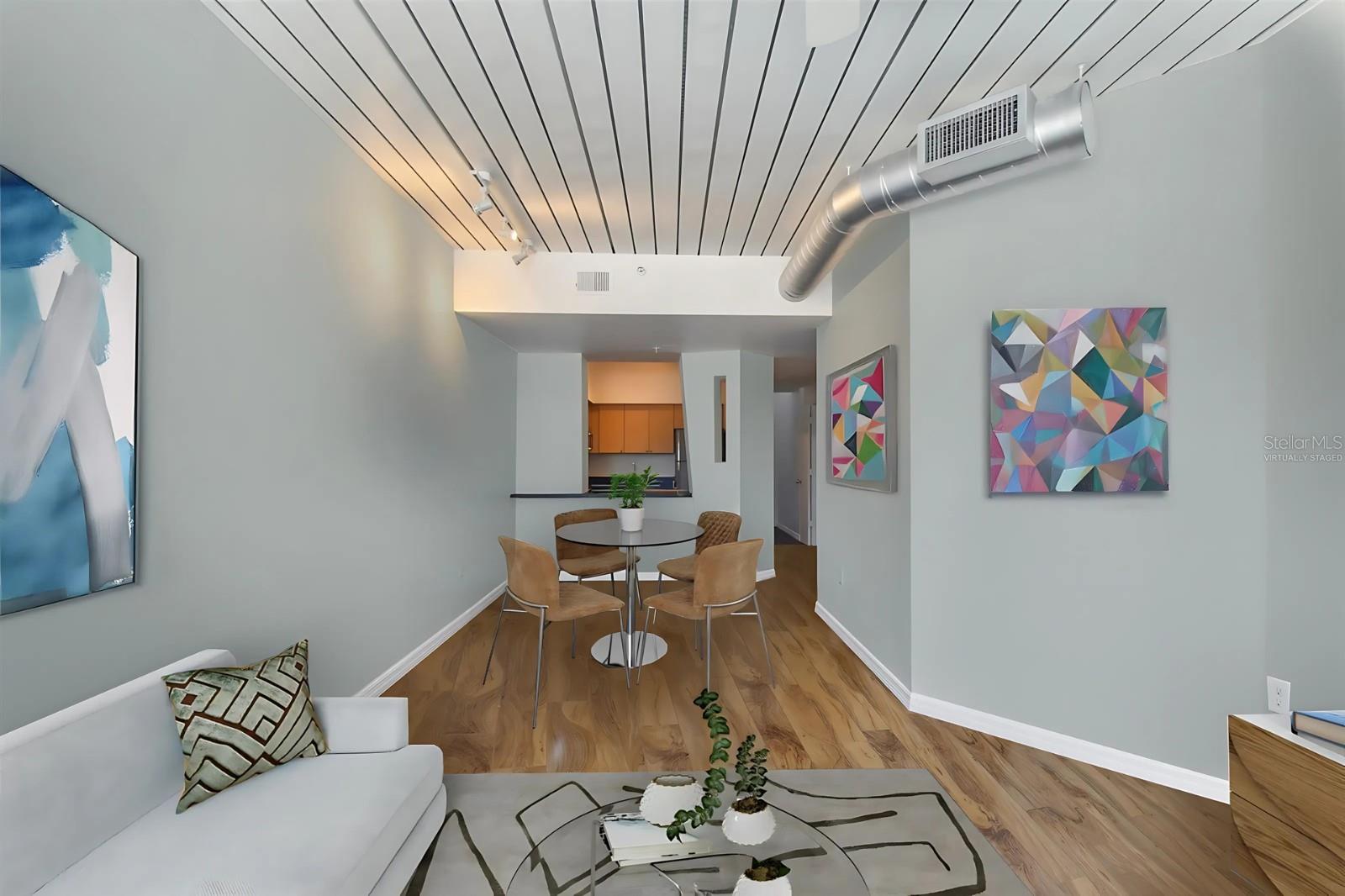 Image 9 of 41 For 2402 Azeele Street W 412