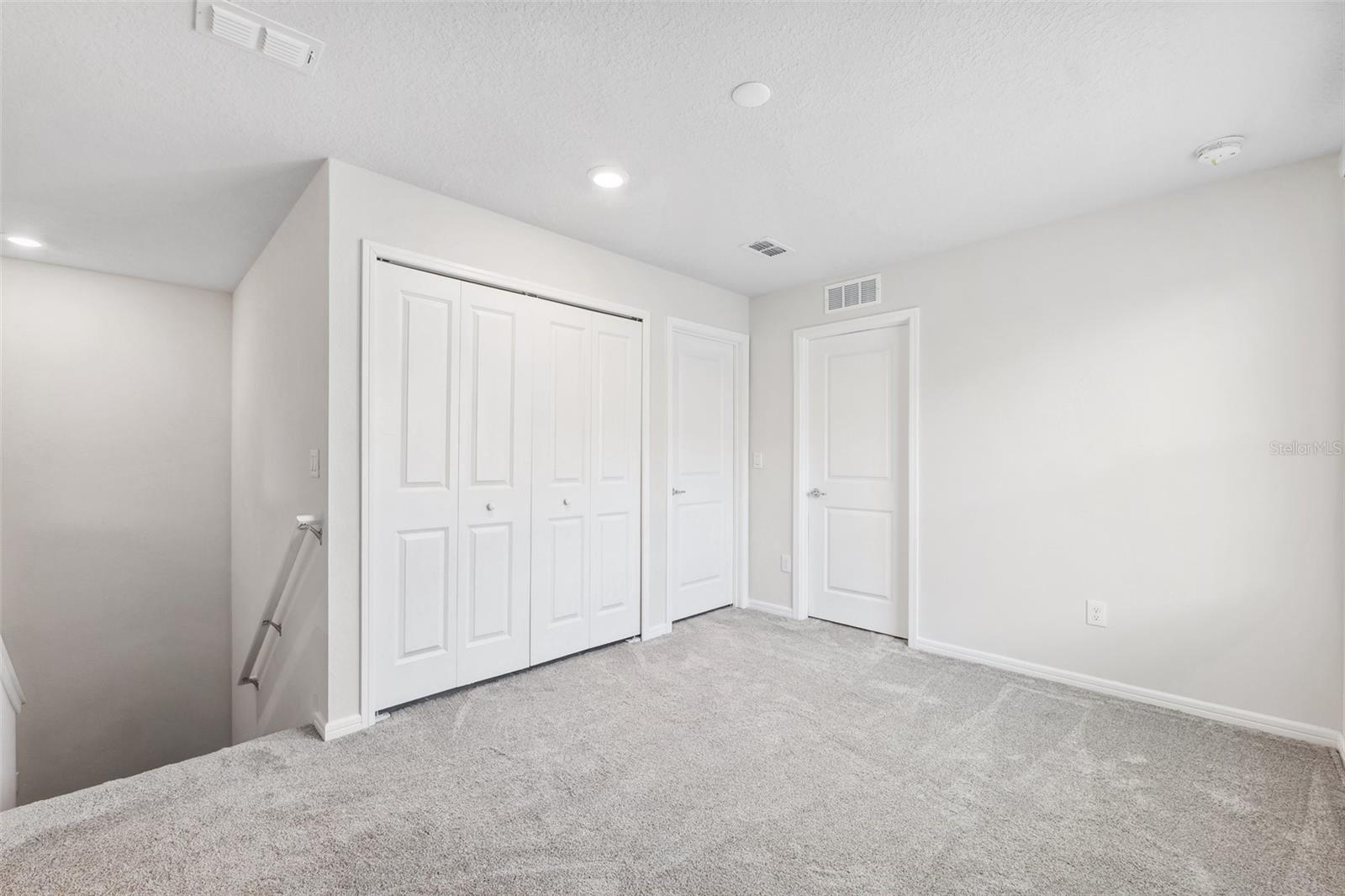 Image 17 of 41 For 5481 Elmview Crossing