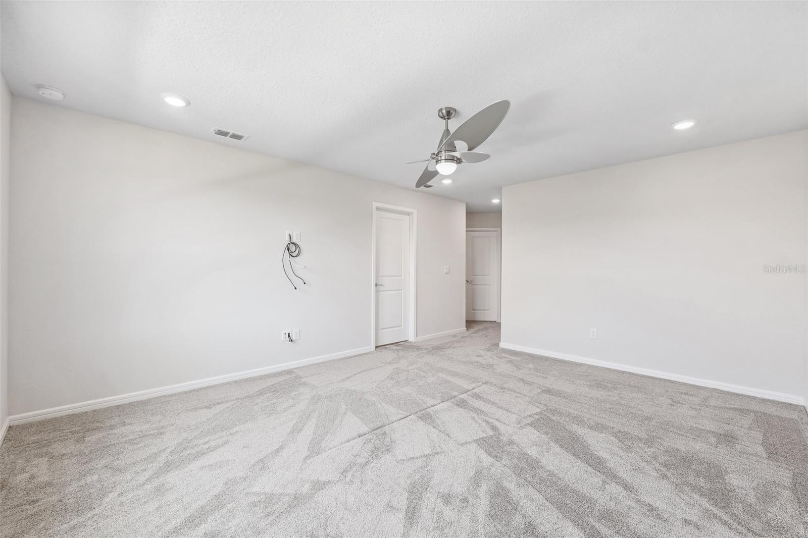 Image 19 of 41 For 5481 Elmview Crossing