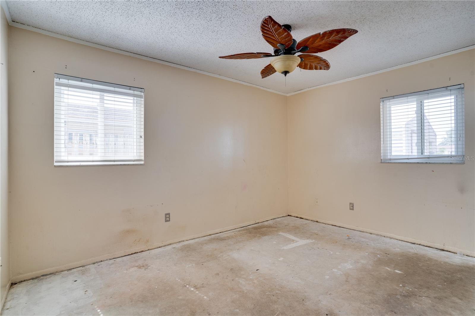 Image 13 of 35 For 8277 82nd Avenue N