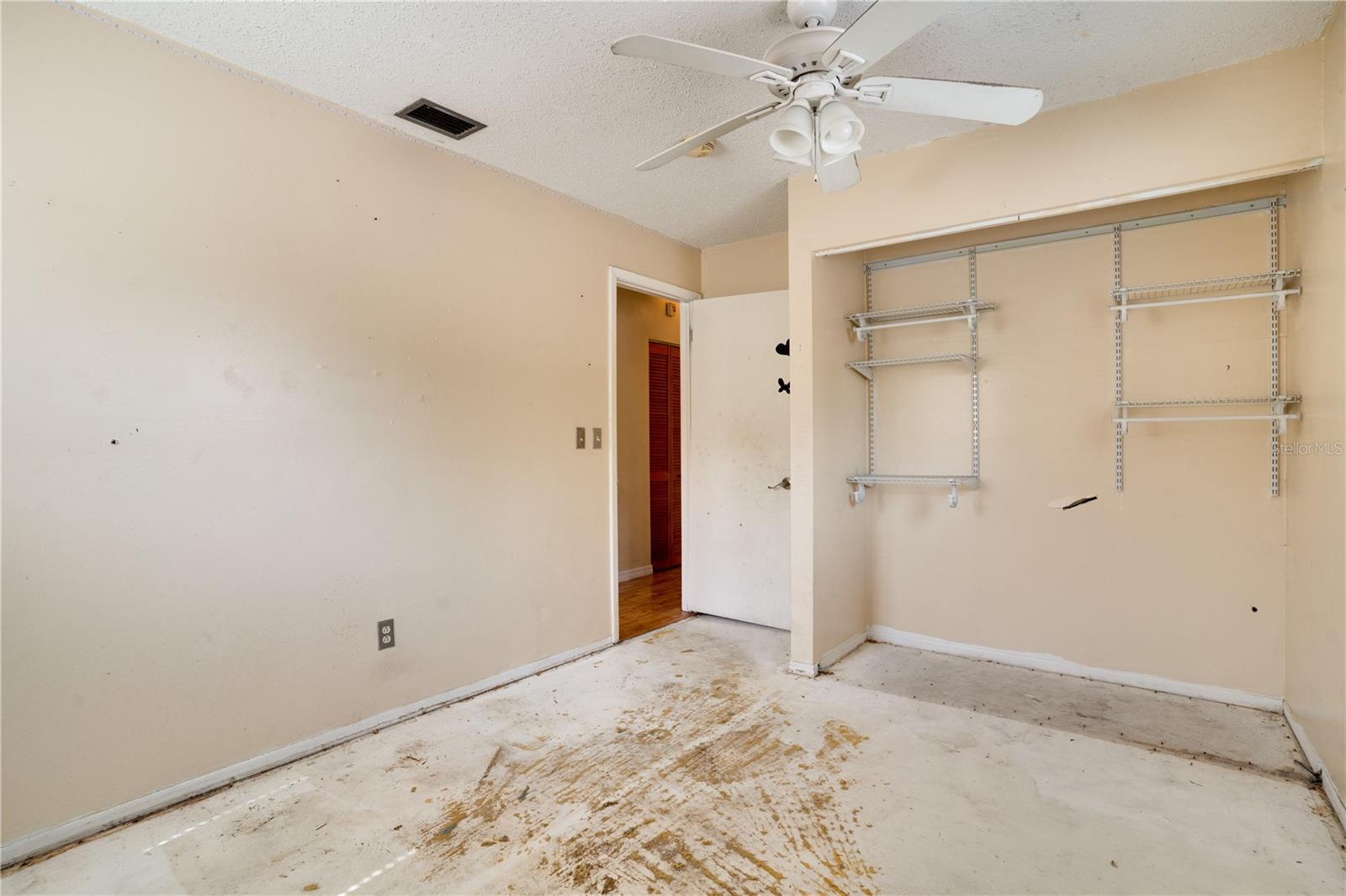 Image 17 of 35 For 8277 82nd Avenue N