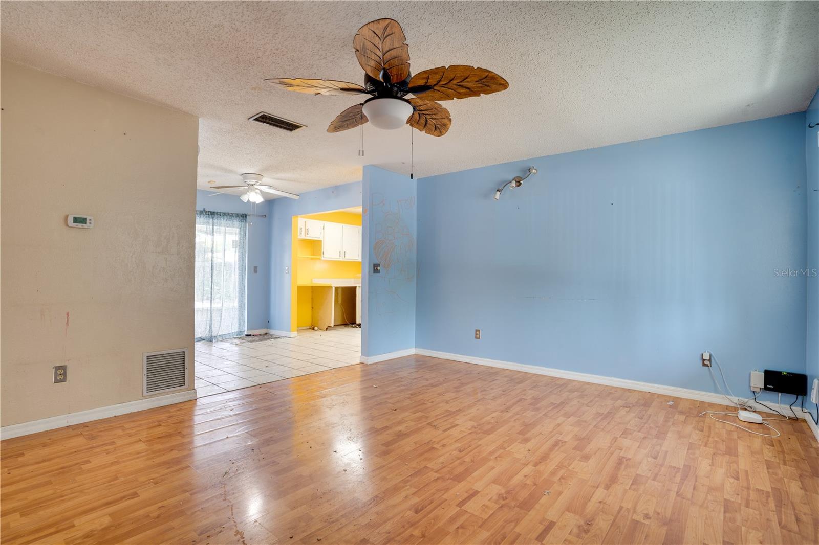 Image 5 of 35 For 8277 82nd Avenue N