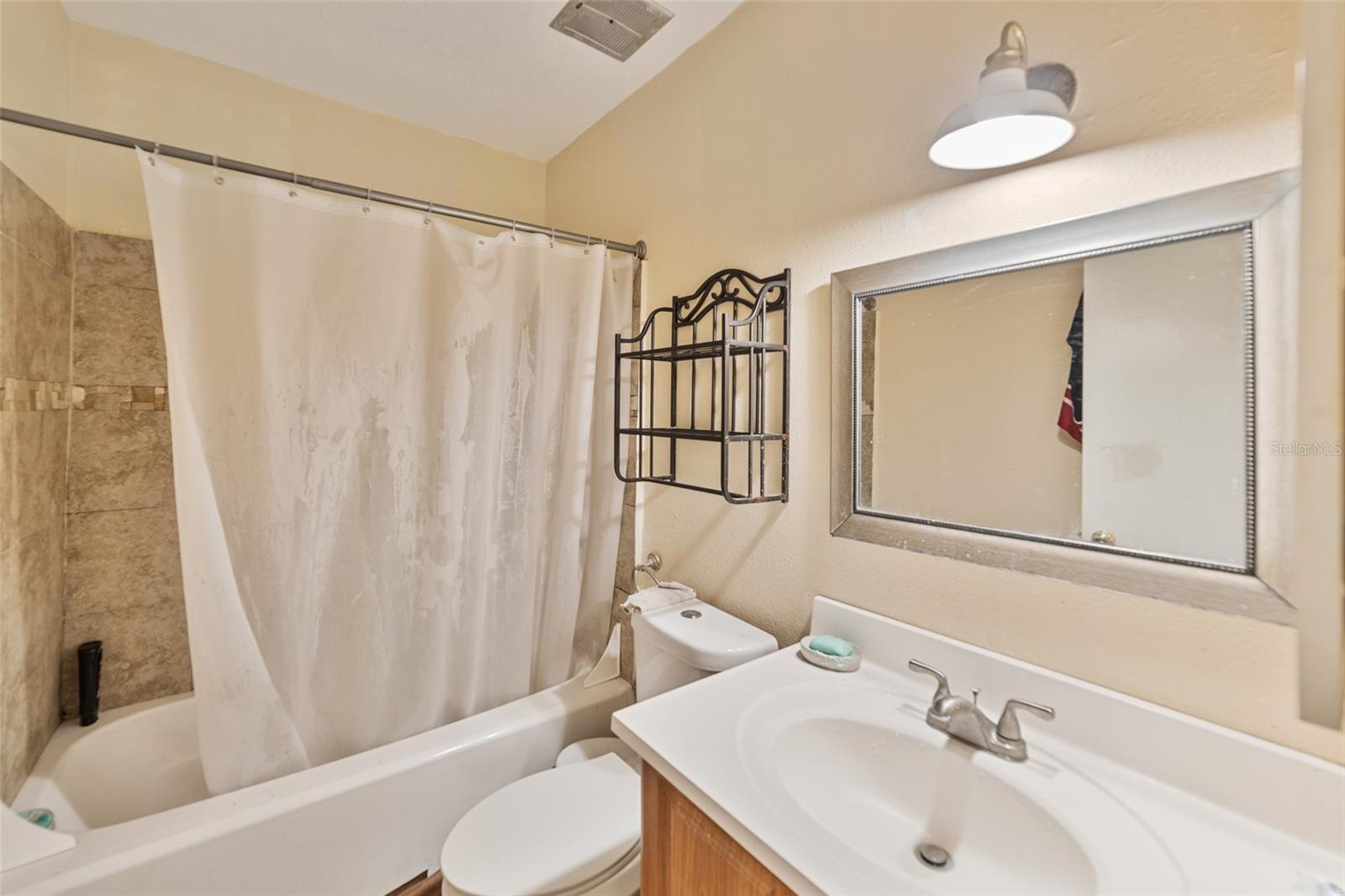 Image 14 of 19 For 4215 East Bay Drive 1103d