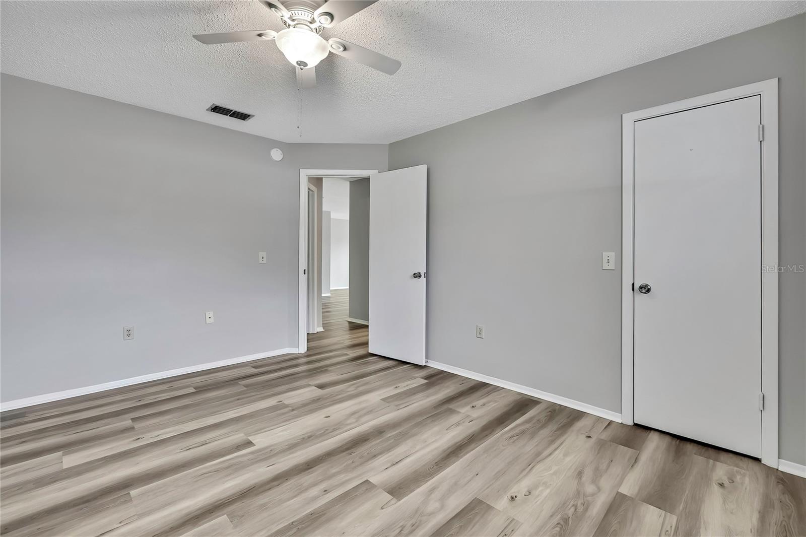 Image 21 of 39 For 2453 Keeport Drive