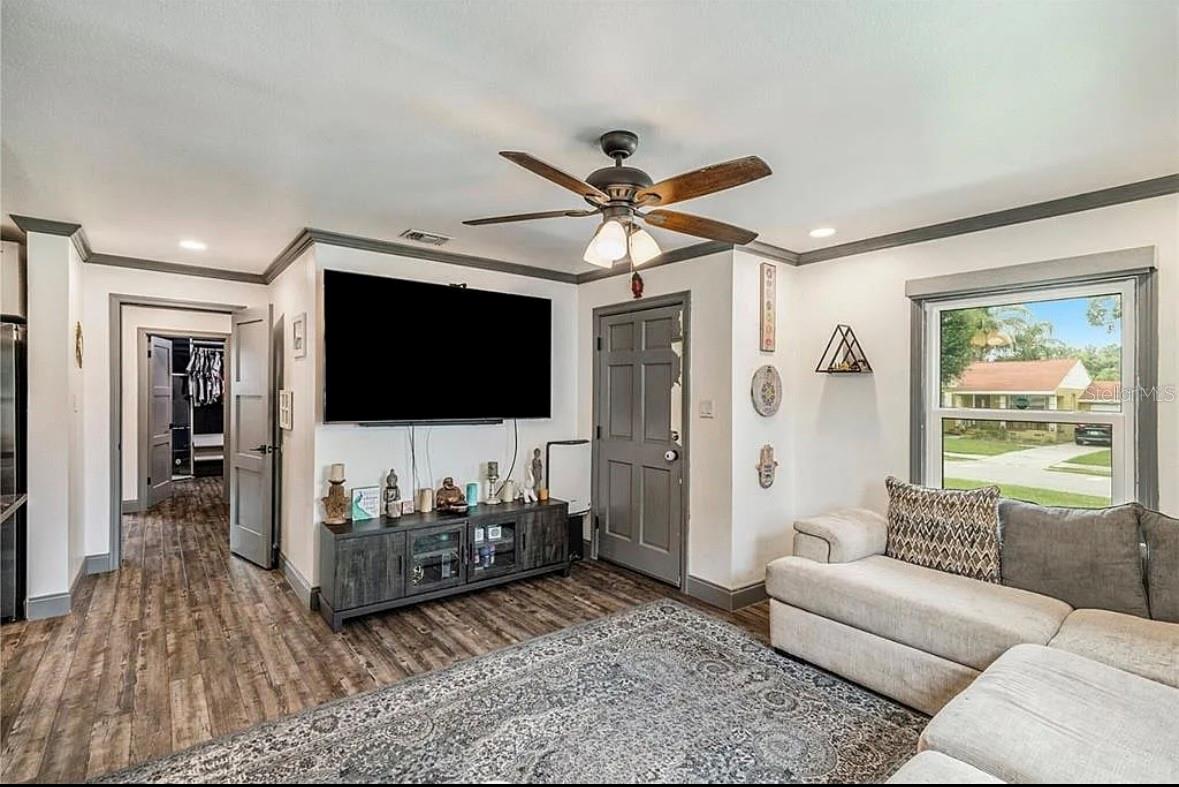 Image 5 of 22 For 2122 Ferris Avenue