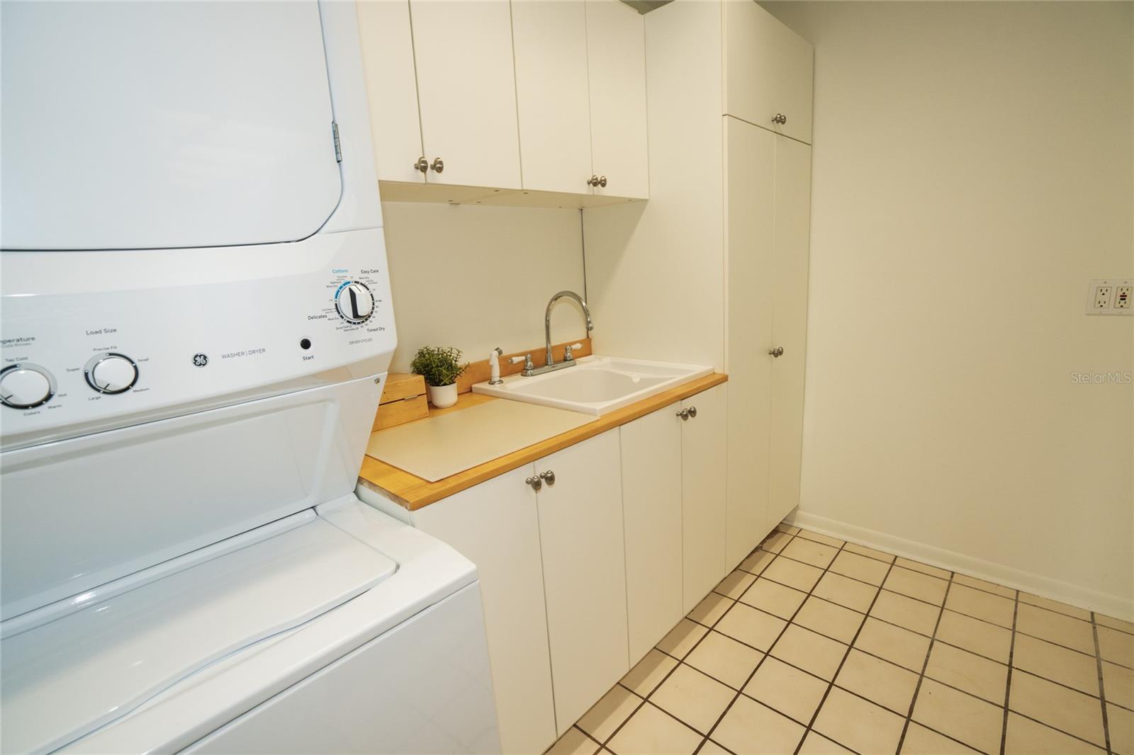 Image 15 of 29 For 13511 Avista Drive