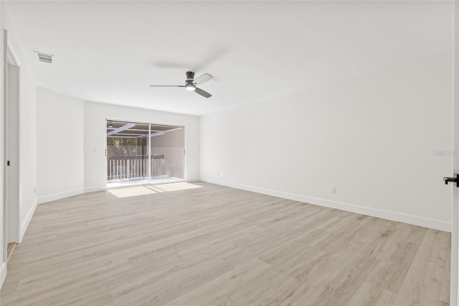 Image 21 of 46 For 13934 Clubhouse Circle 8
